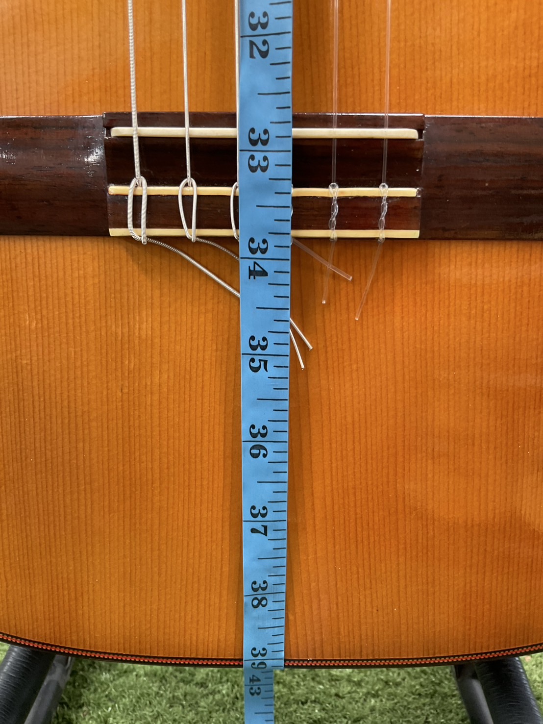 กีต้าร์คลาสสิค ยี่ห้อตามภาพ