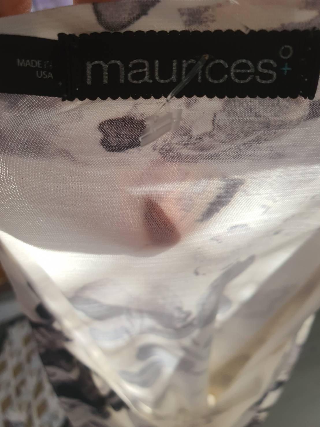FF05782 เสื้อแฟชั่น มือสอง สีขาวลายดำ แบรนด์ MAUNCES อก free-42 นิ้ว
