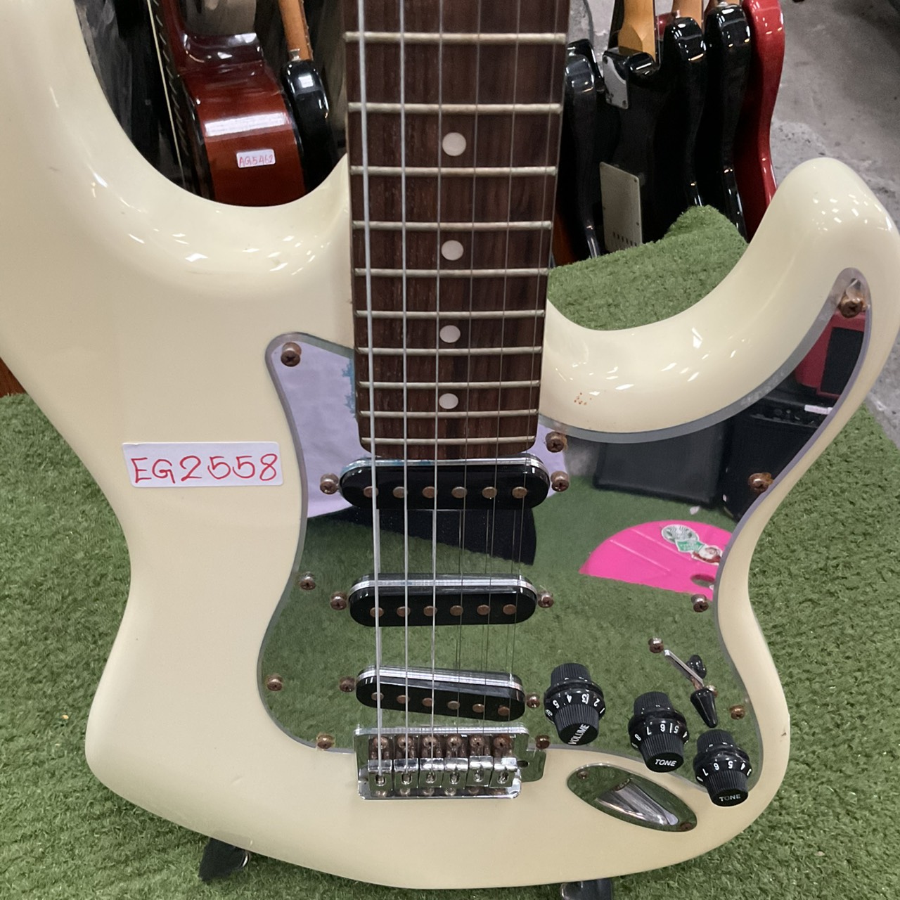 กีต้าร์ไฟฟ้า Mavis