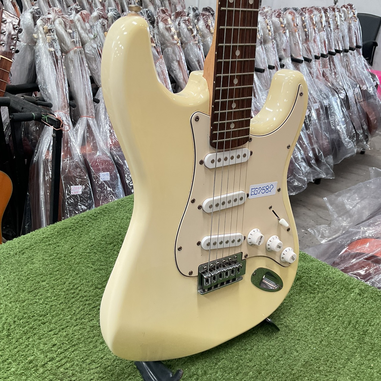 กีต้าร์ไฟฟ้า Mavis