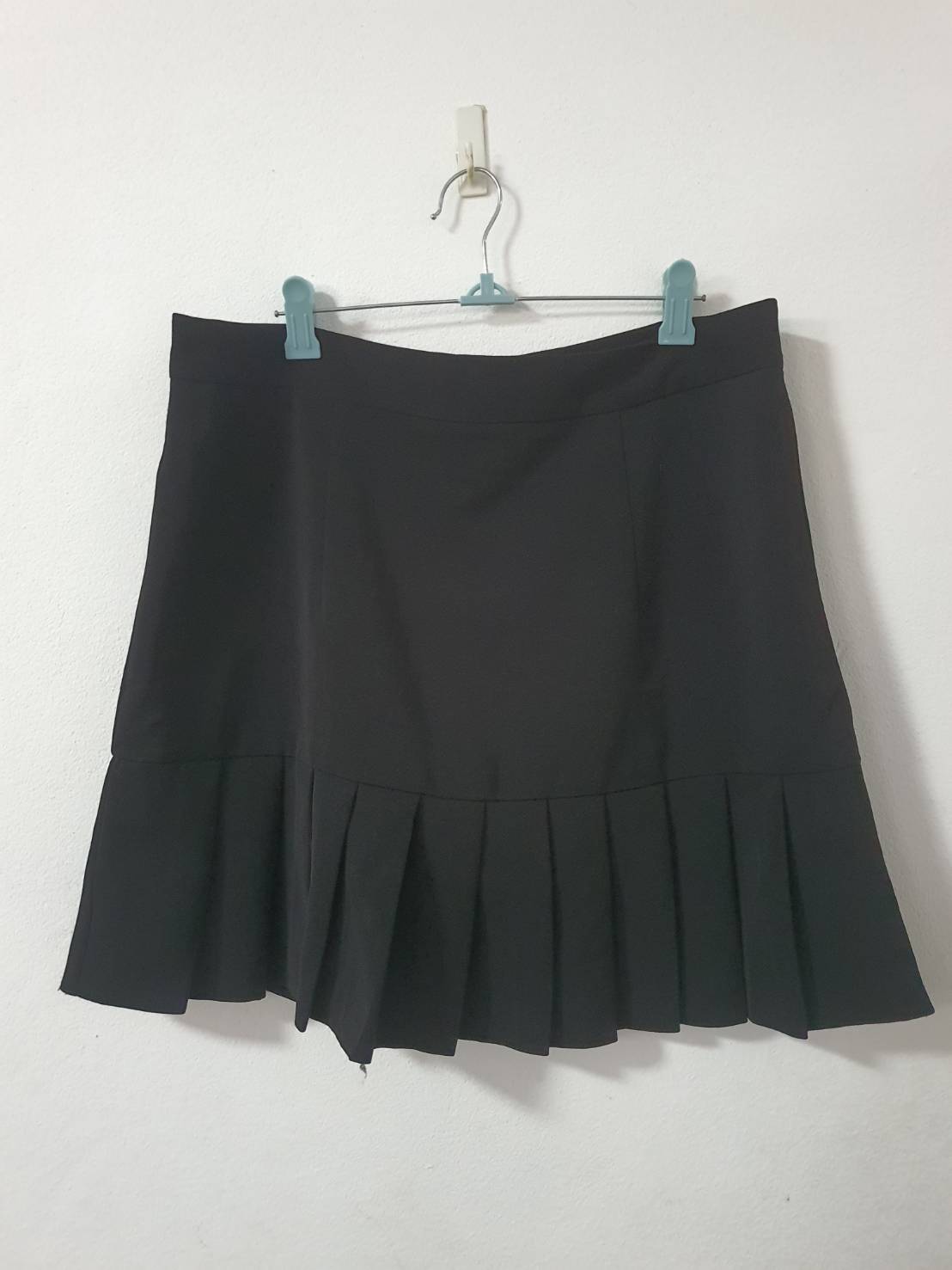 FF06351 กระโปรงกางเกงมือสอง สีดำ เอว 32 นิ้ว