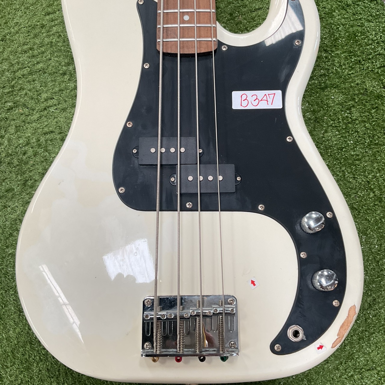 กีต้าร์เบส BUSKER'S