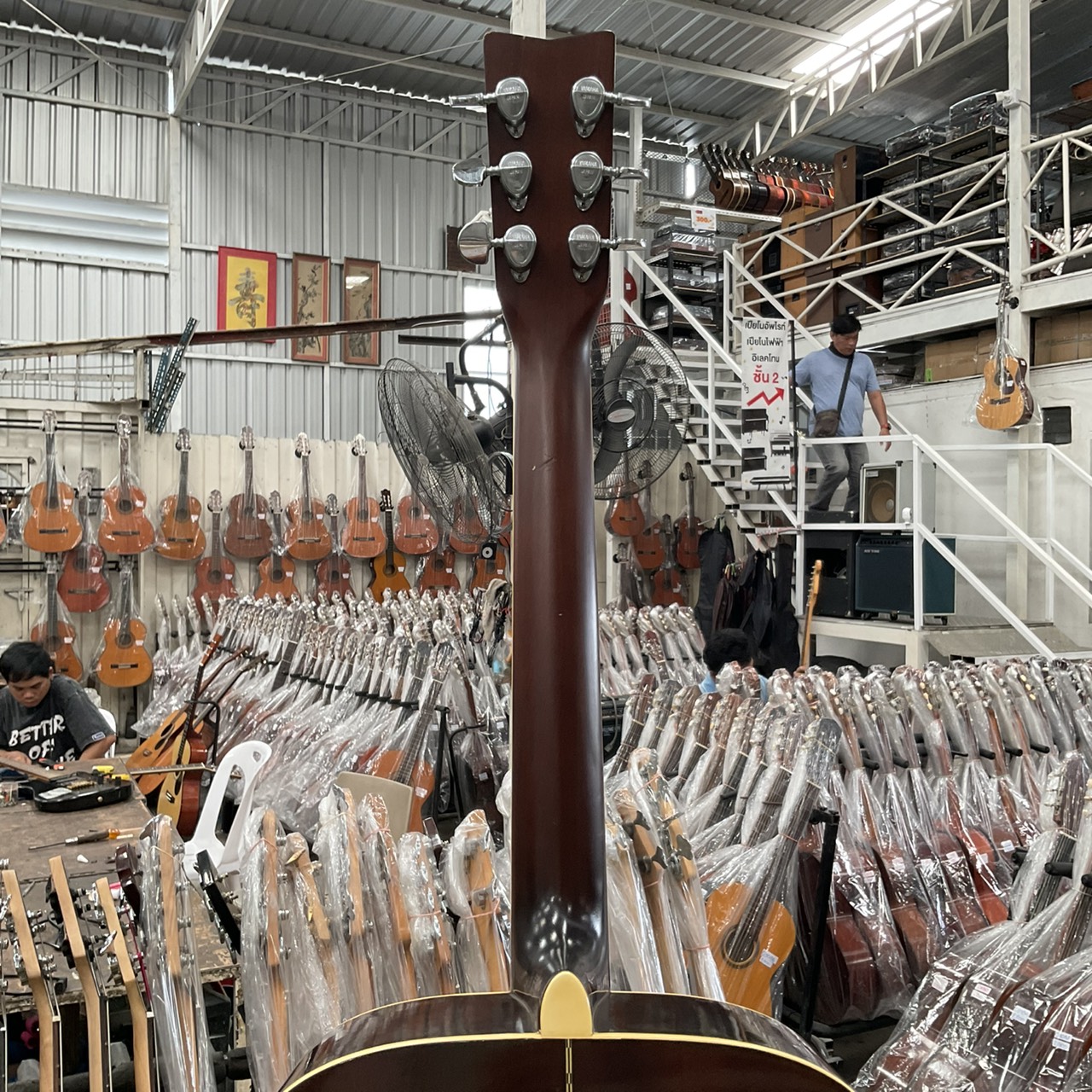 กีต้าร์โปร่งไฟฟ้า YAMAHA : FG-201B