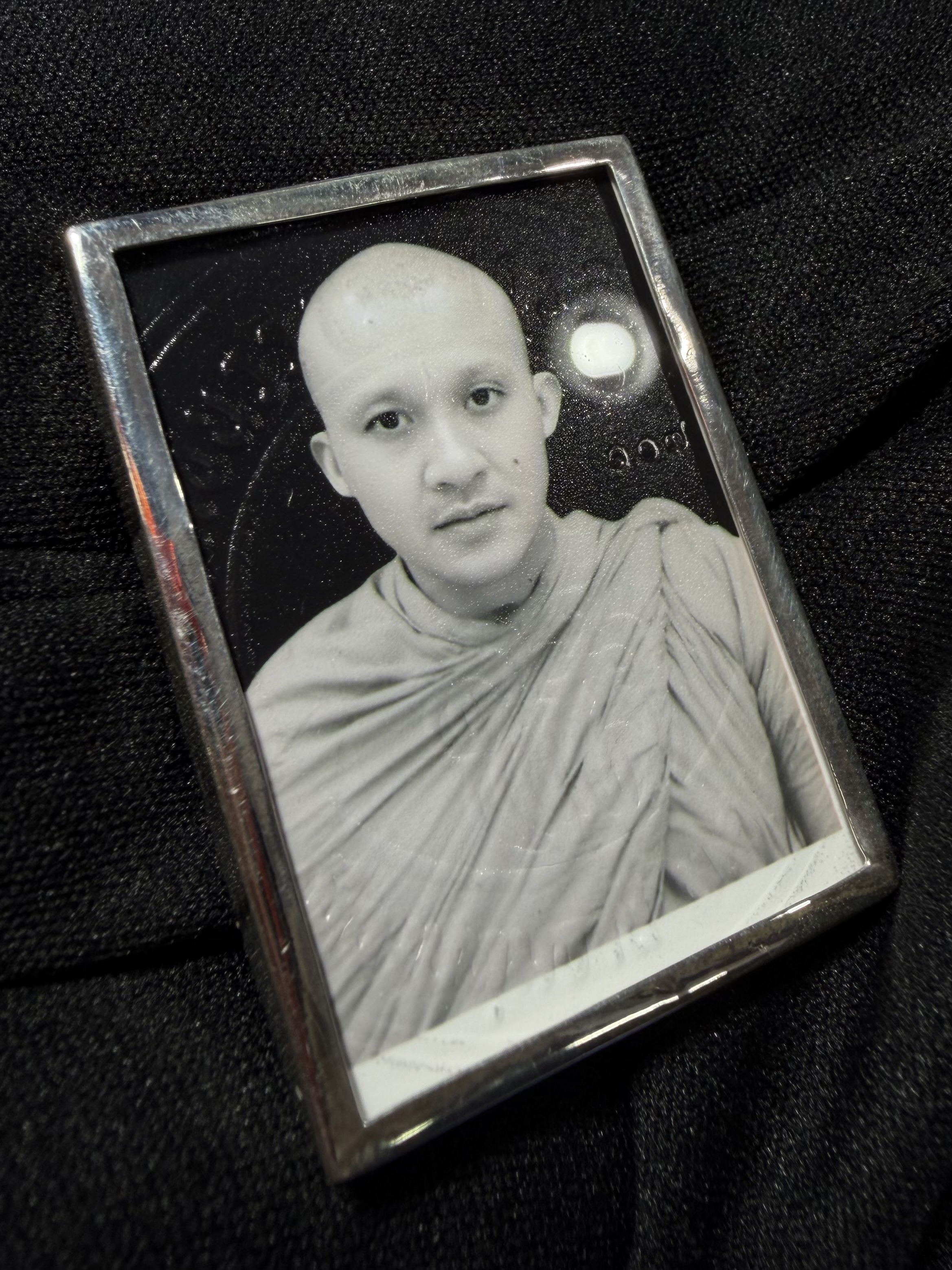 รูปถ่ายหลวงพ่อชำนาญ (รุ่น:หน้าหนุ่ม,เลี่ยมถังเงิน) Luang Por Chamnan Portrait (series:young face,with silver tank frame) SKU-04017
