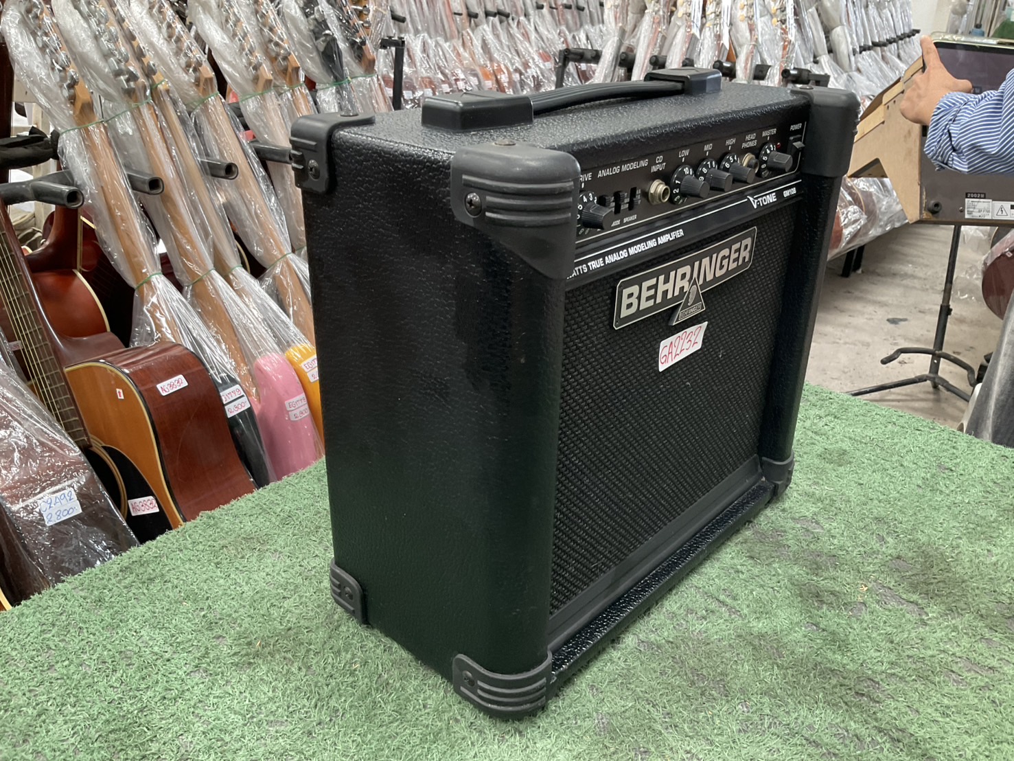 แอมป์กีตาร์ BEHRINGER : V-TONE GM108