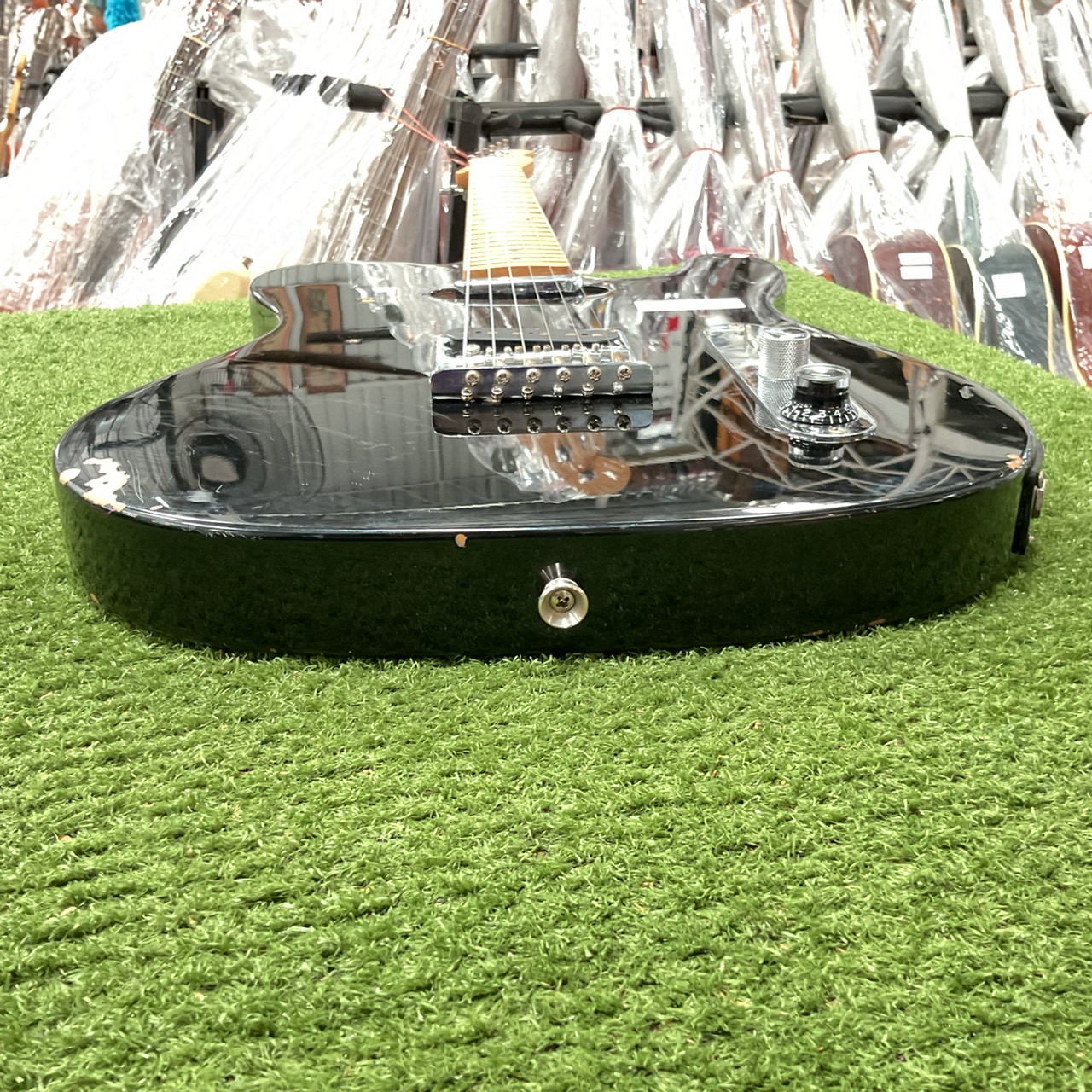 กีต้าร์ไฟฟ้า SQUIER