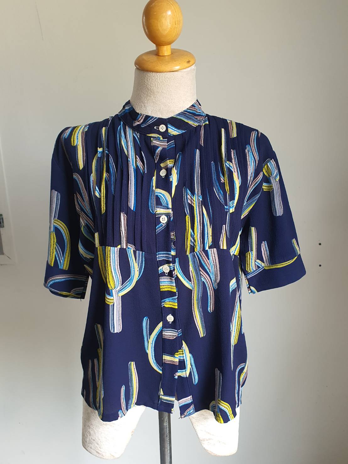 FF05350 เสื้อผ้ามือสอง ชีฟอง สีน้ำเงินเข้ม อก 37 นิ้ว