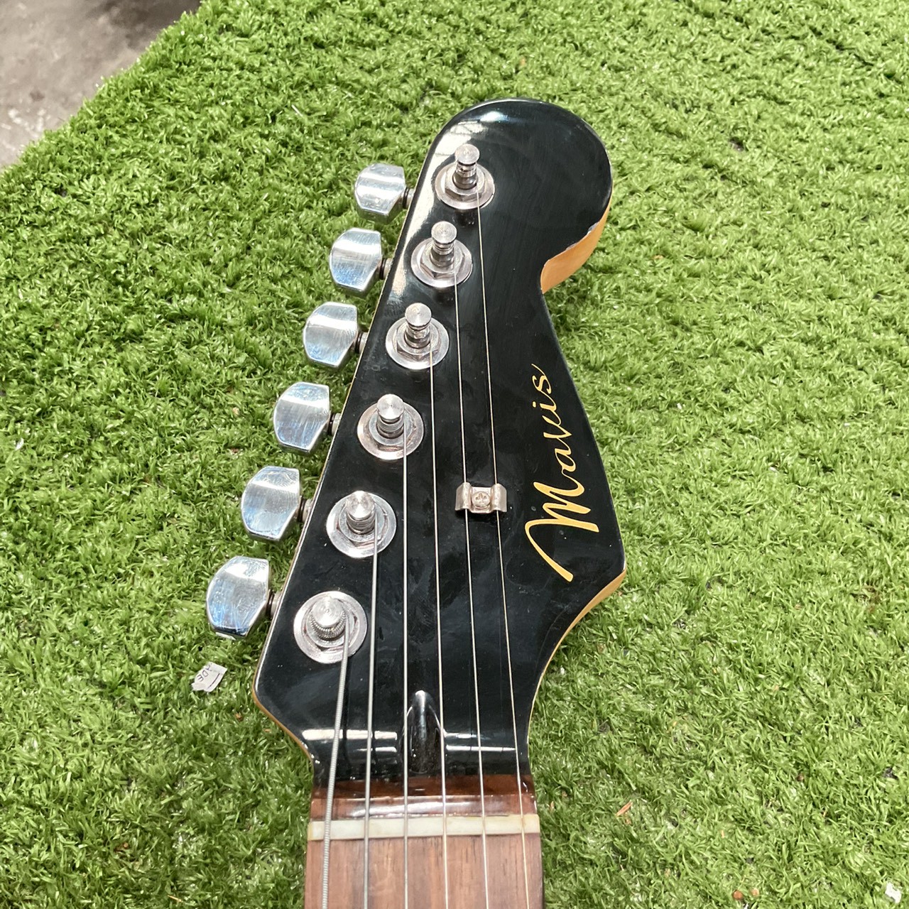 กีต้าร์ไฟฟ้า Mavis