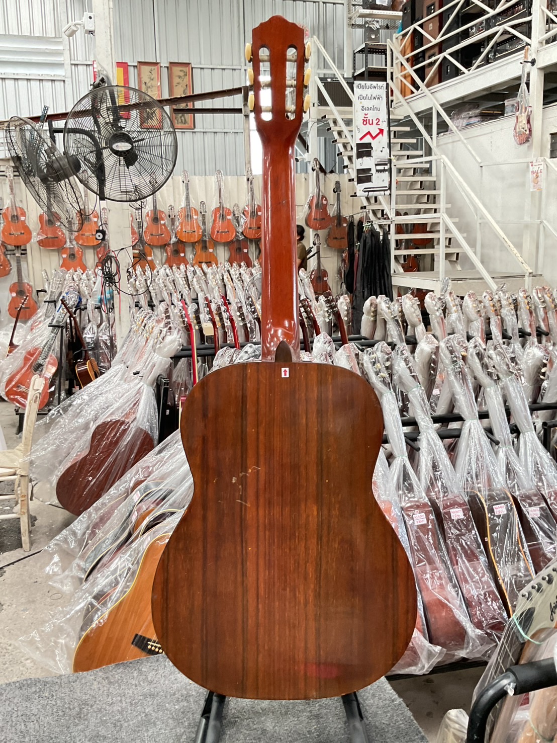 กีต้าร์คลาสสิค CLARK : No.109