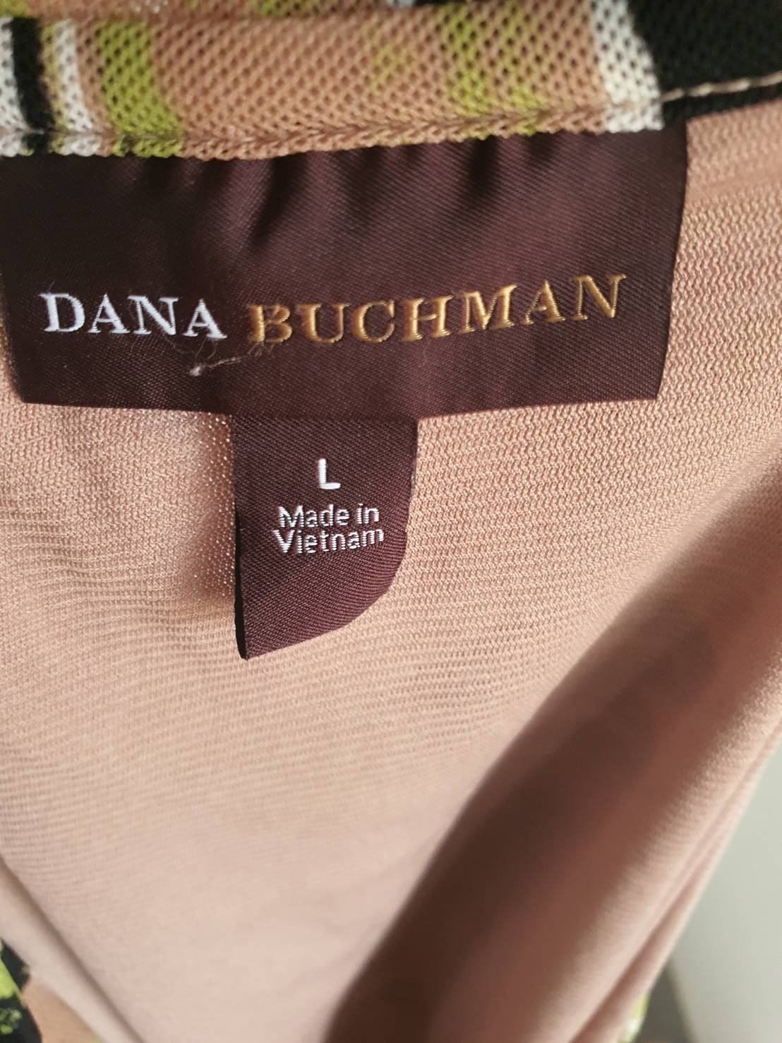 FF05796 เสื้อผ้ามือสอง ลายน้ำตาลเขียว DANA BUCHMAN อก 38-42 นิ้ว