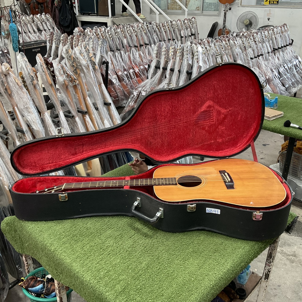 กล่องเคสกีต้าร์โปร่ง