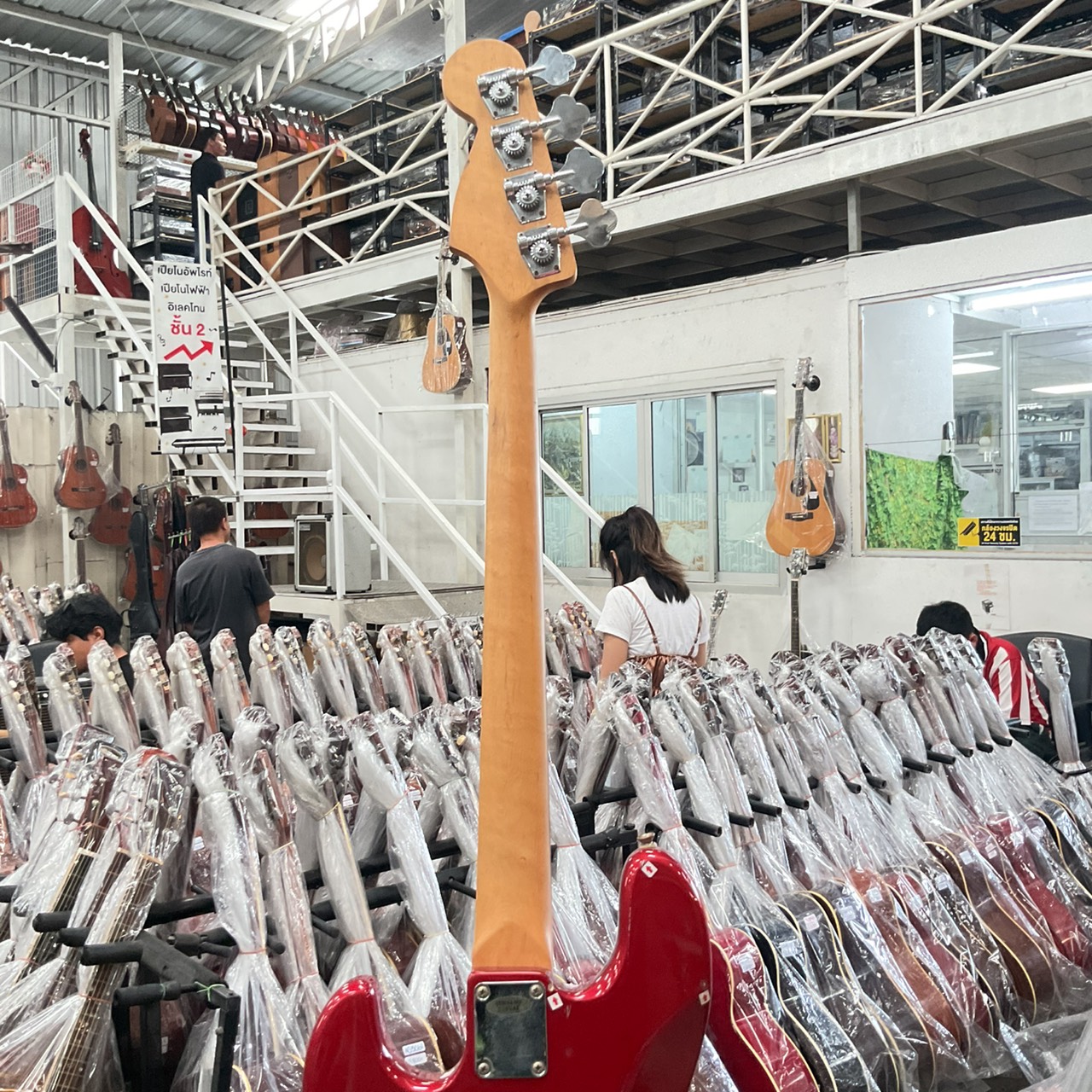 กีต้าร์เบส BUSKER'S