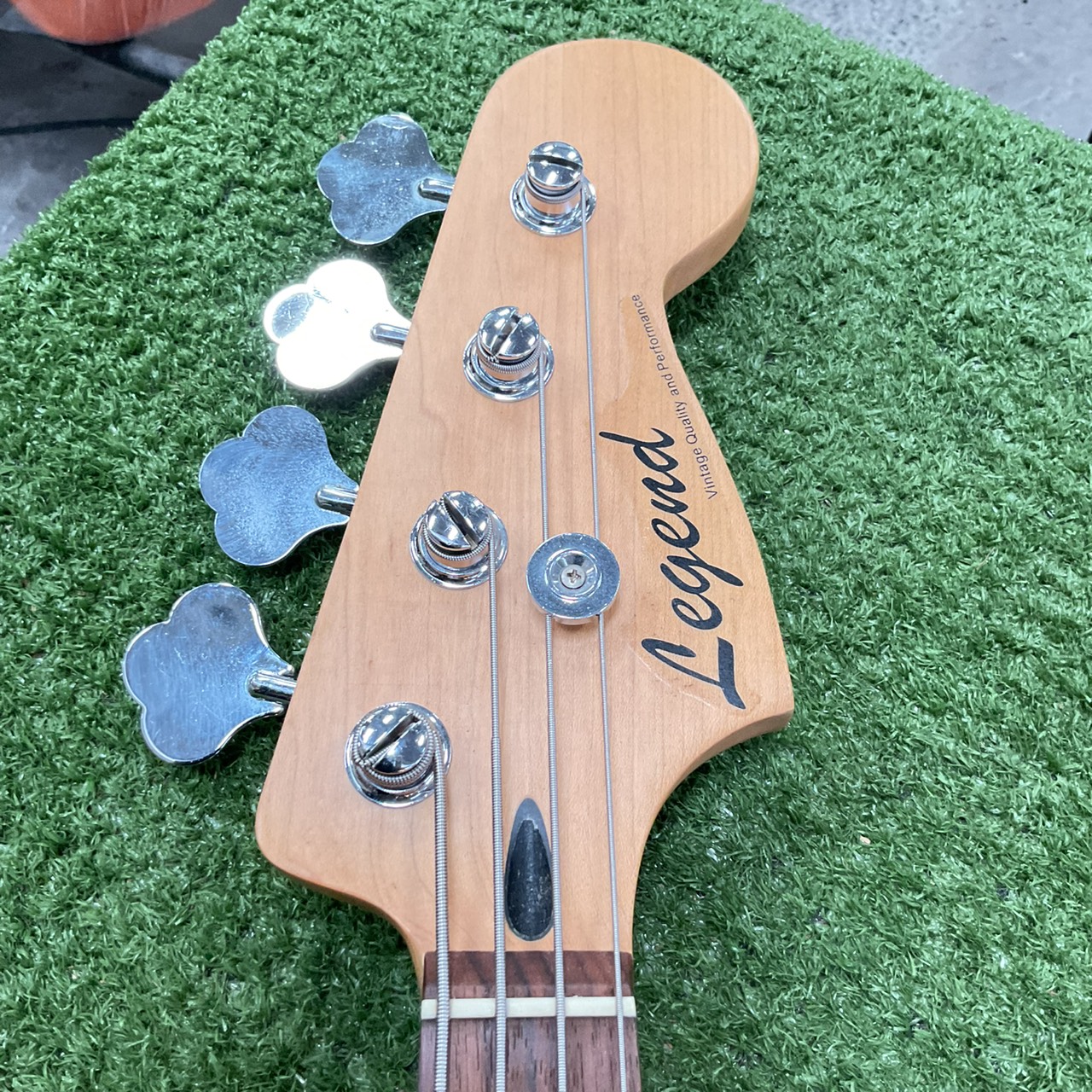 กีต้าร์เบส Legend