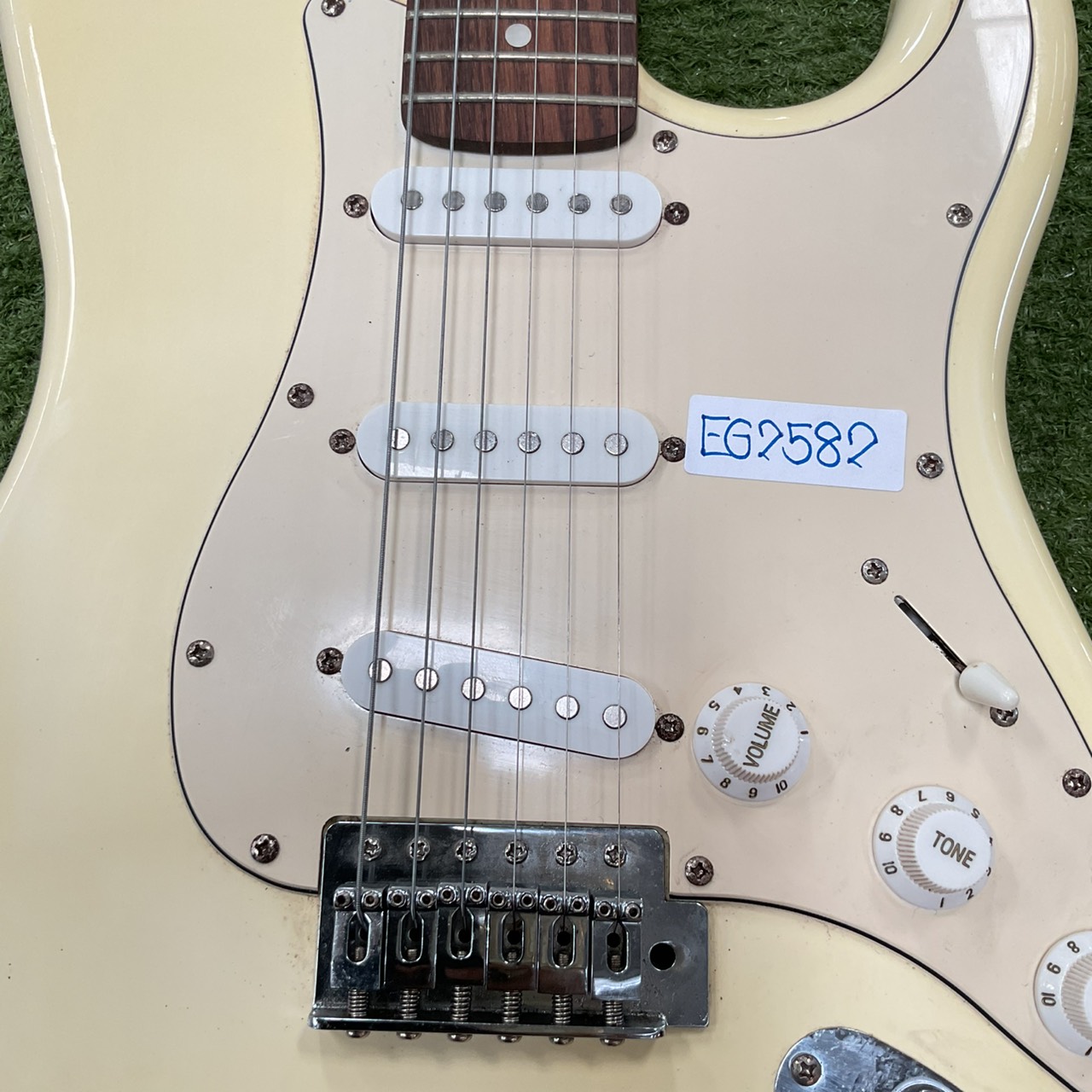 กีต้าร์ไฟฟ้า Mavis