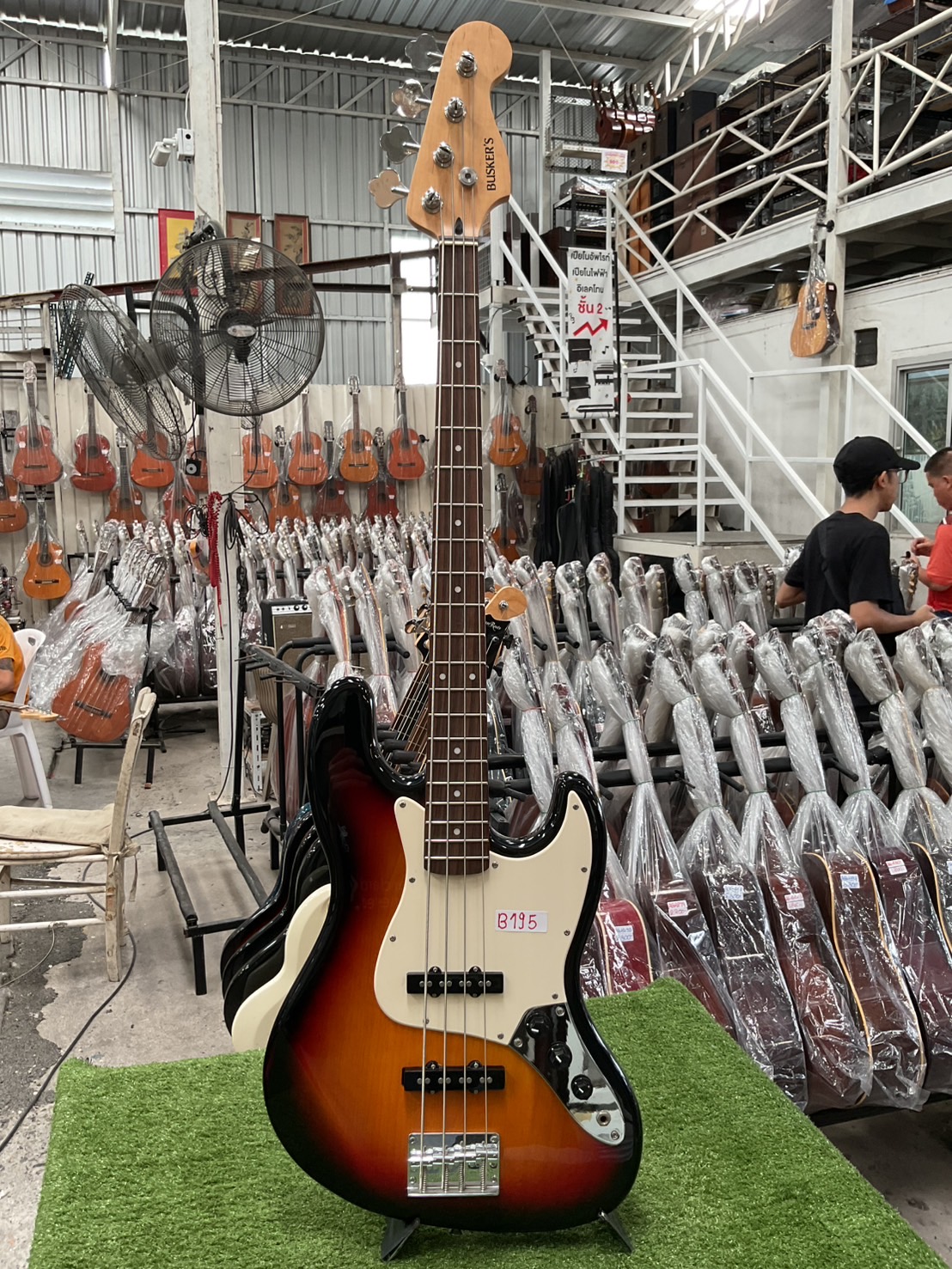 กีต้าร์เบส BUSKER'S