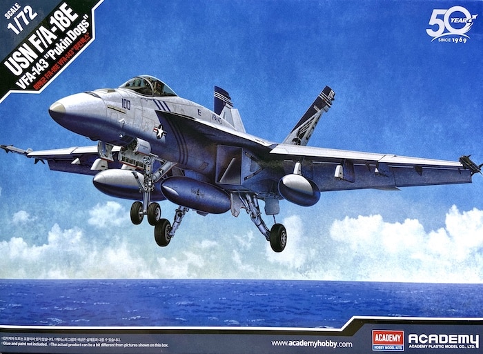 โมเดลเครื่องบิน Academy ขนาด 1/72 AC12547 USN F/A-18E VFA-143 " PUKIN DOGS "