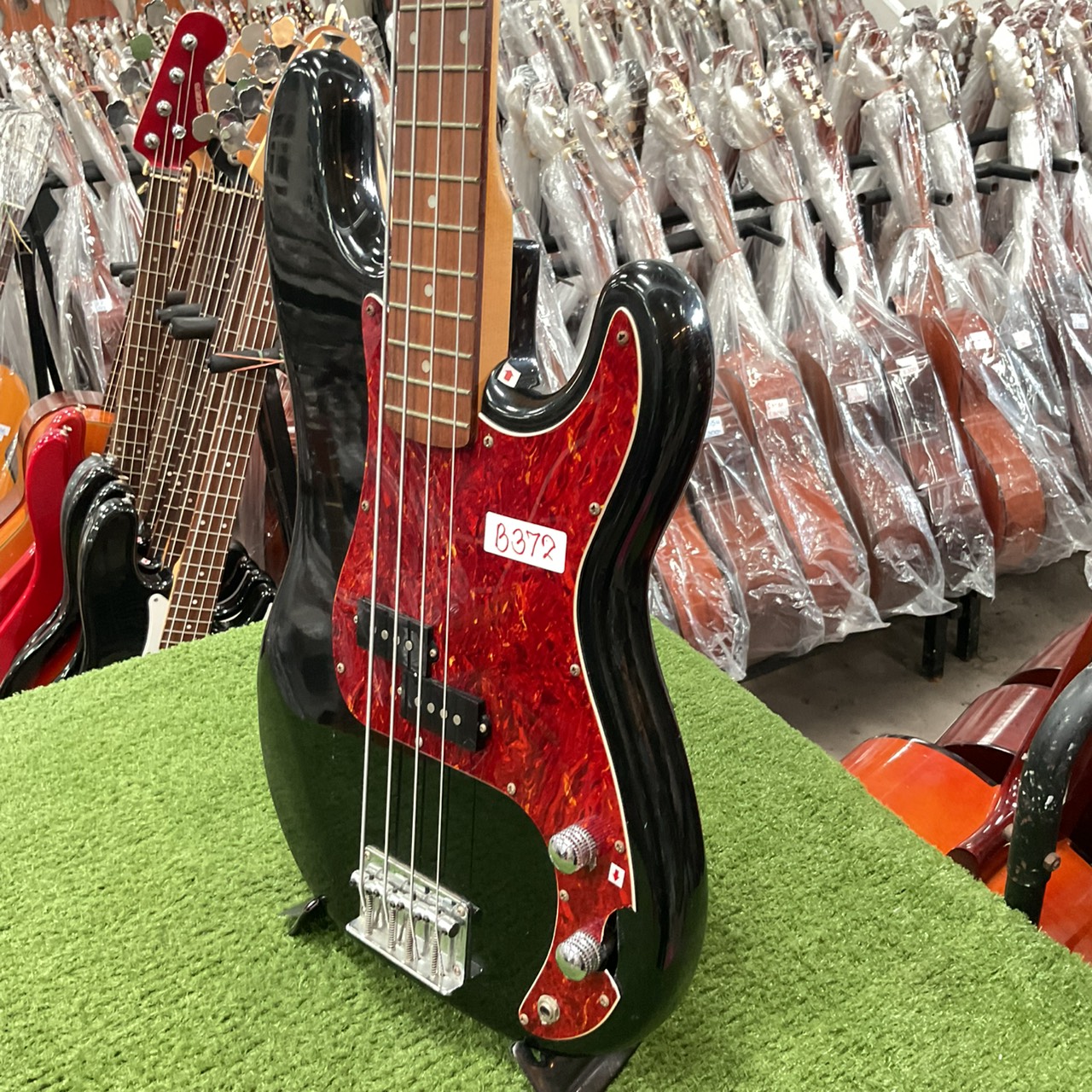 กีต้าร์เบส Maison