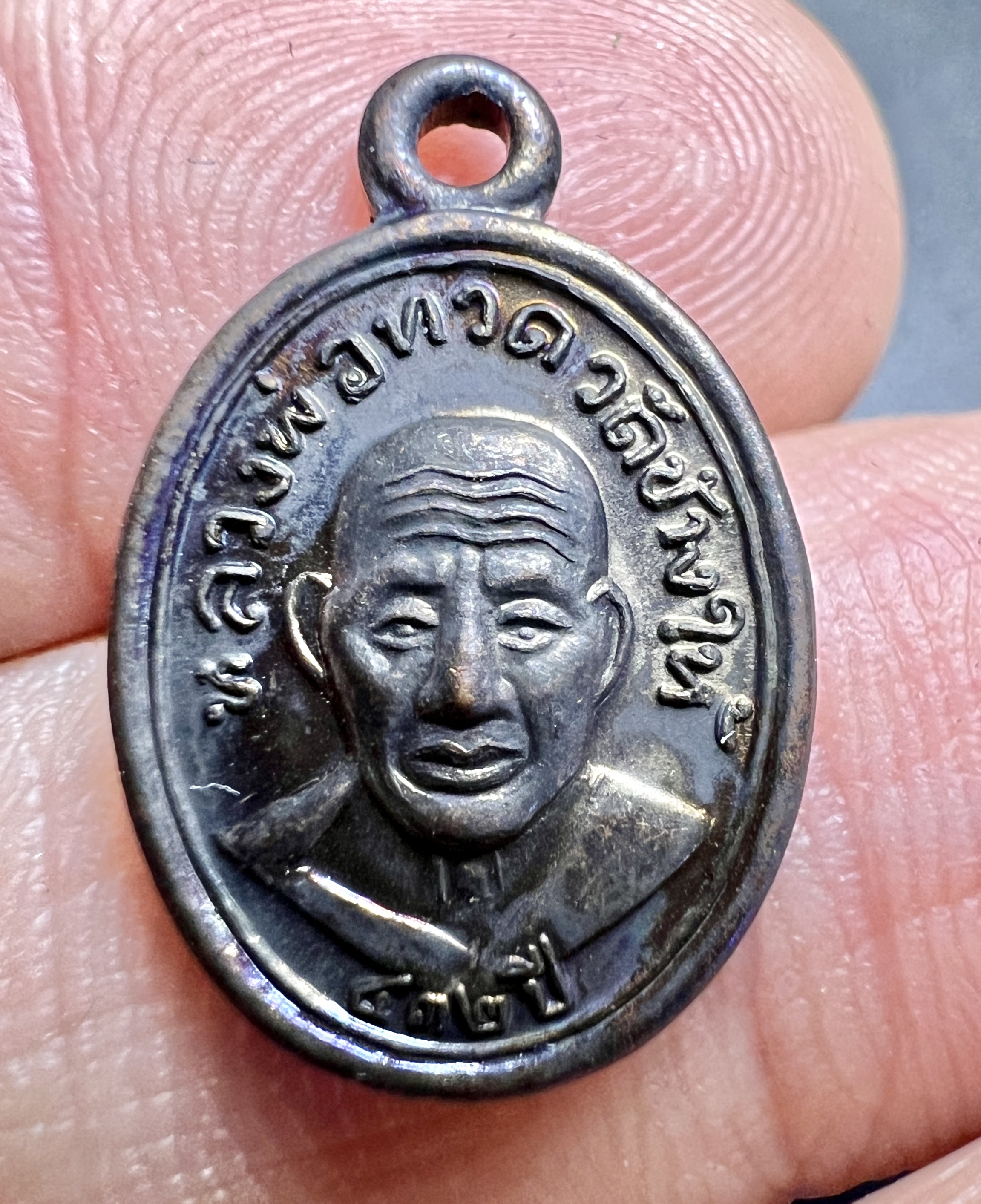 เหรียญเม็ดแตง หลวงพ่อทวด (เนื้อทองแดงรมดำ) Luang Pu Thuat Small coin (Copper-Black cover) SKU-01978