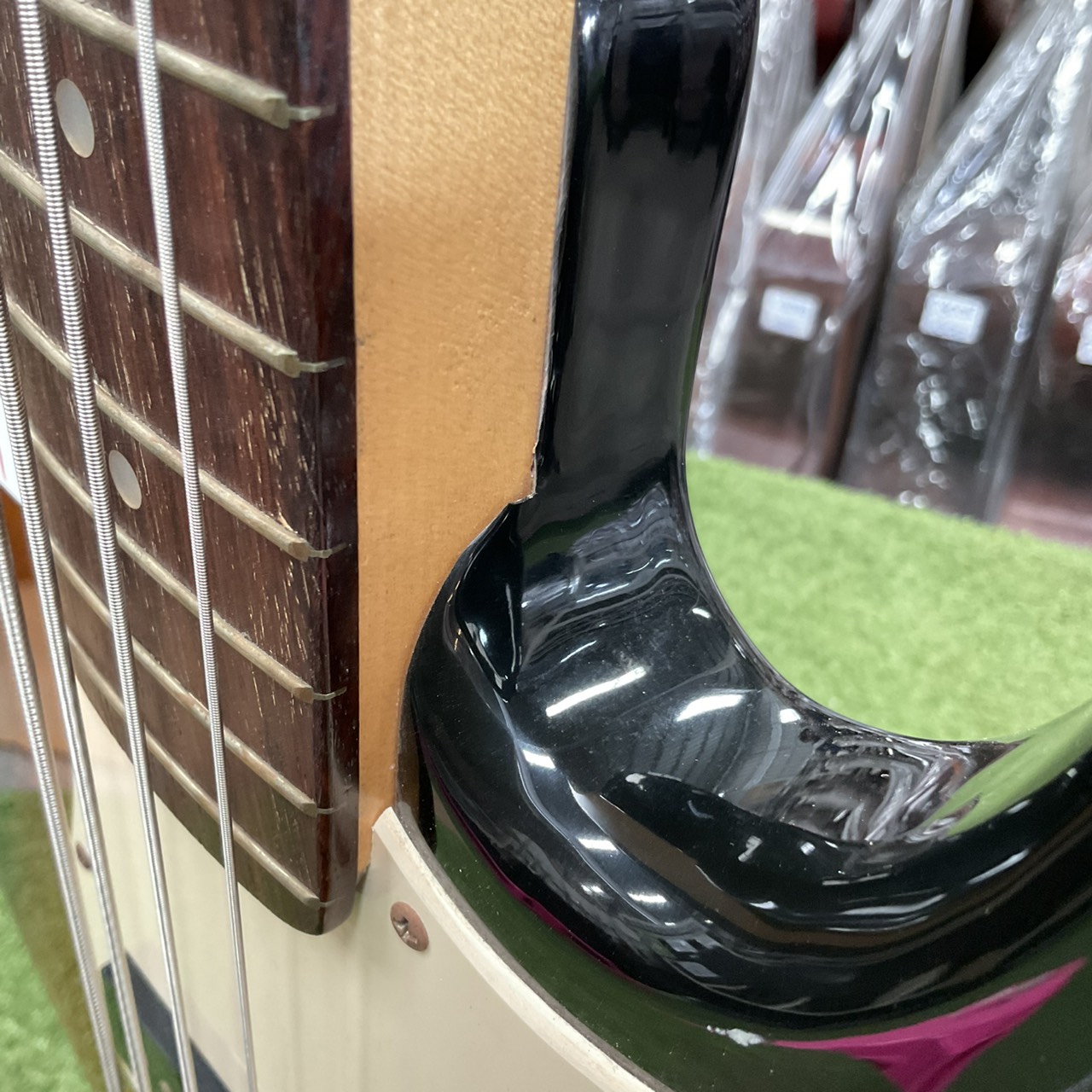 กีต้าร์เบส BROTHERS