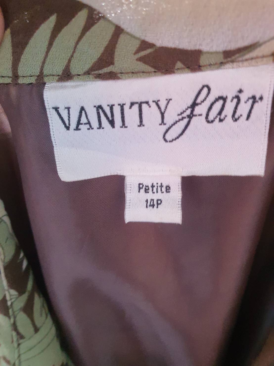 FF05185 เสื้อผ้ามือสอง ชีฟอง สีน้ำตาลลายเขียว VANITY JAIR อก 40 นิ้ว