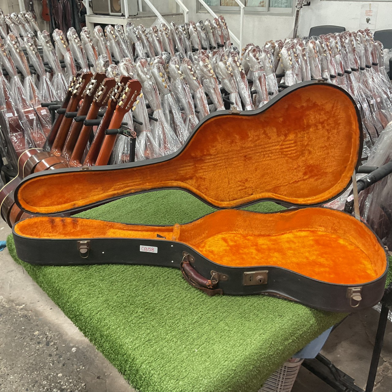 กล่องเคสกีต้าร์คลาสสิค