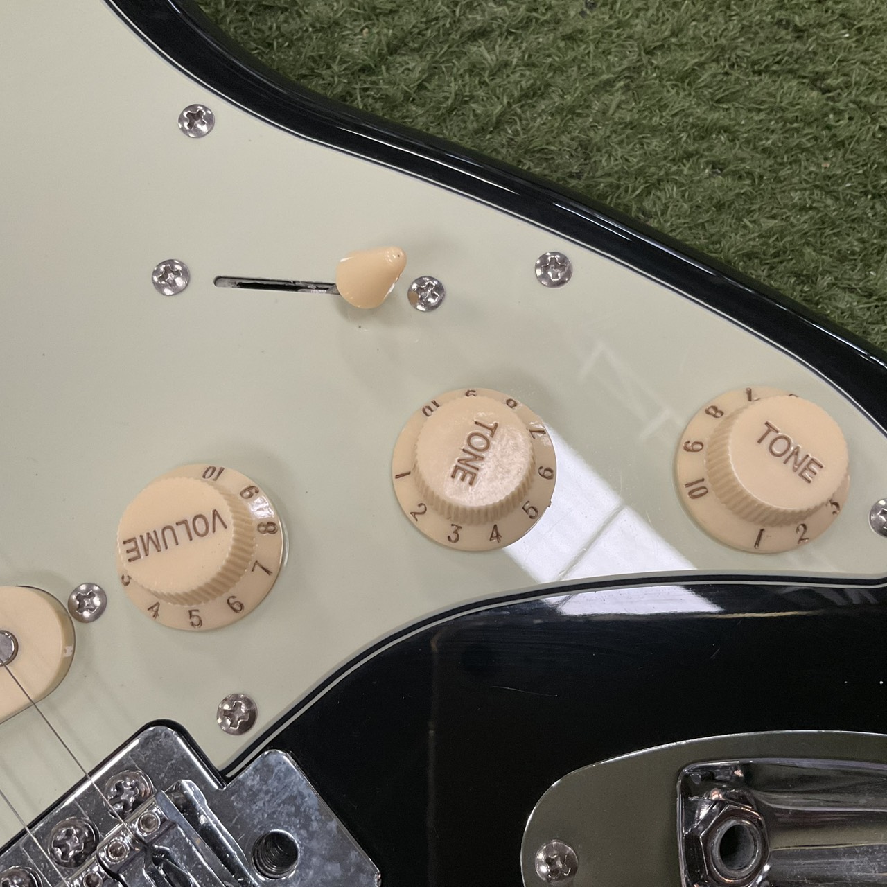 กีต้าร์ไฟฟ้า Bloom