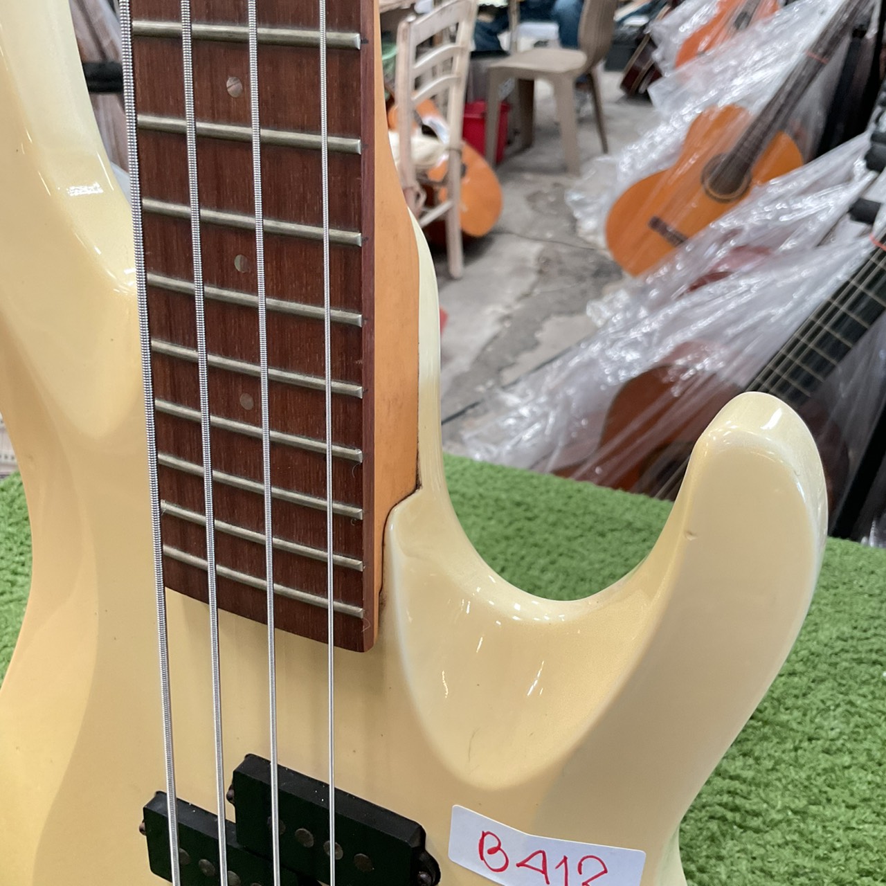 กีต้าร์เบส EDWARDS