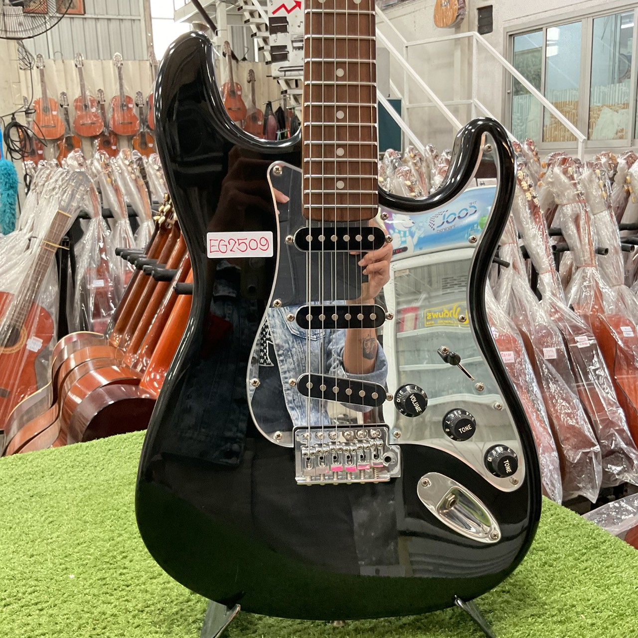 กีต้าร์ไฟฟ้า Mavis