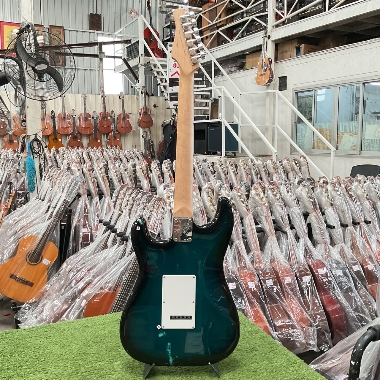 กีต้าร์ไฟฟ้า Mavis