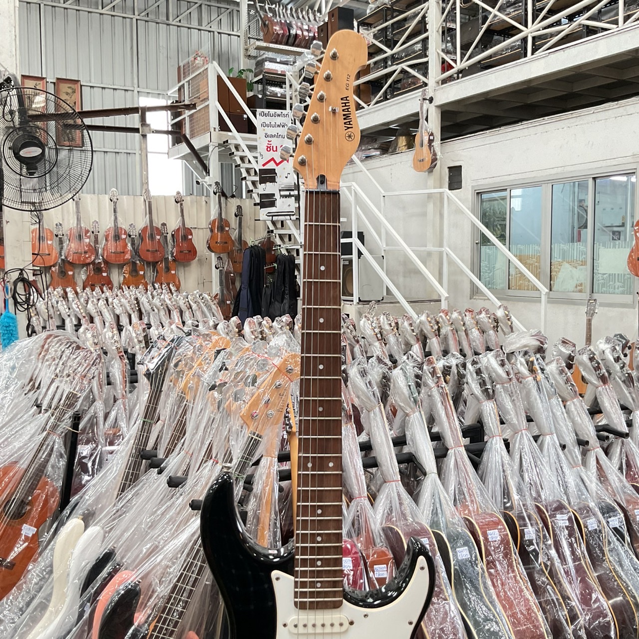 กีต้าร์ไฟฟ้า YAMAHA :EG-112