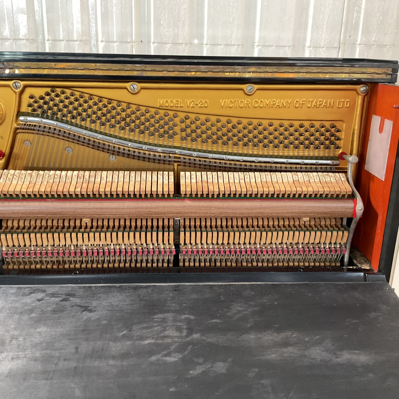 เปียโนอัพไลท์ VICTOR : VZ-20