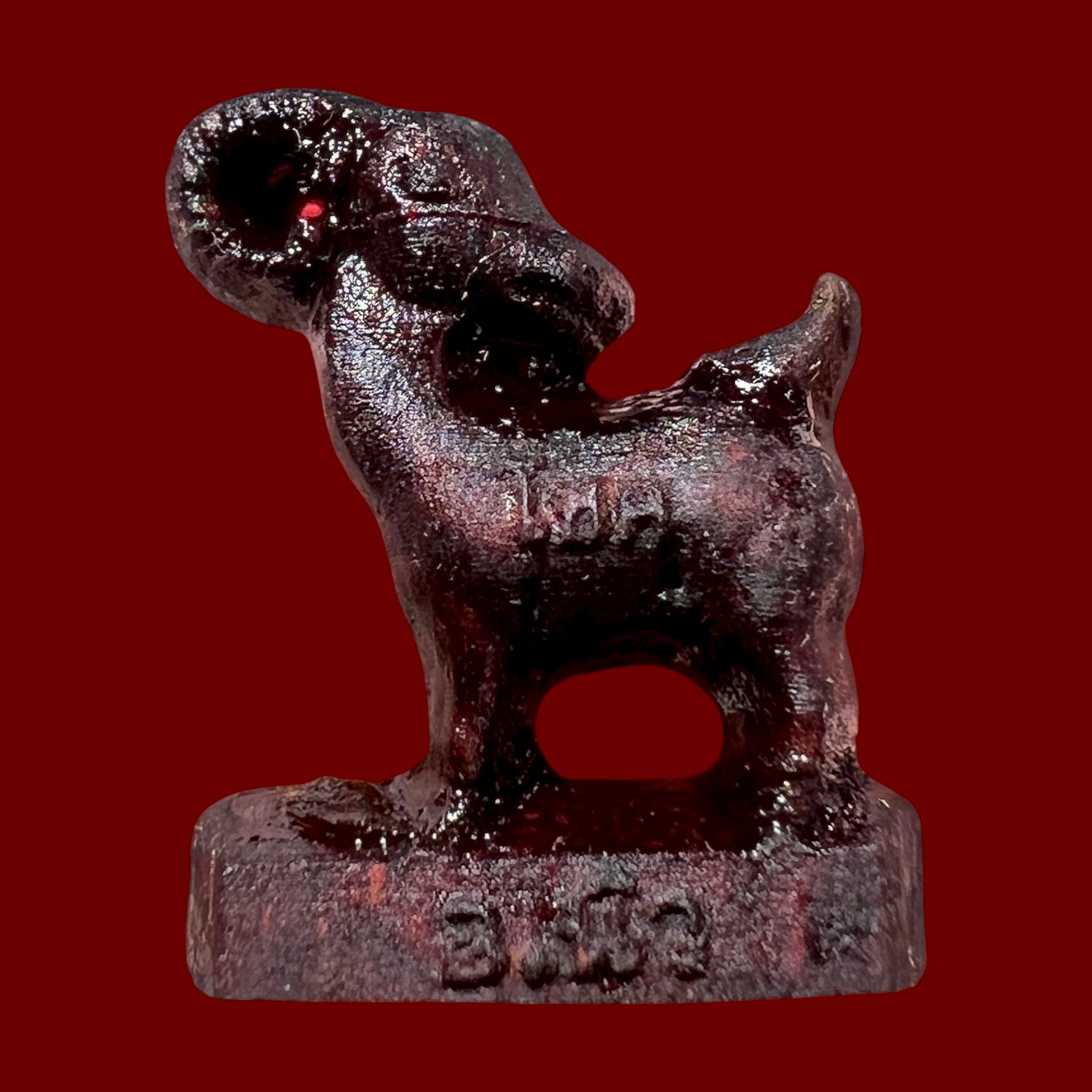 พญาแพะเหลียวหลัง (ไม้มะขามตายพราย) Backward-Gazing Goat King. (dead-standing tamarind wood) SKU-04001