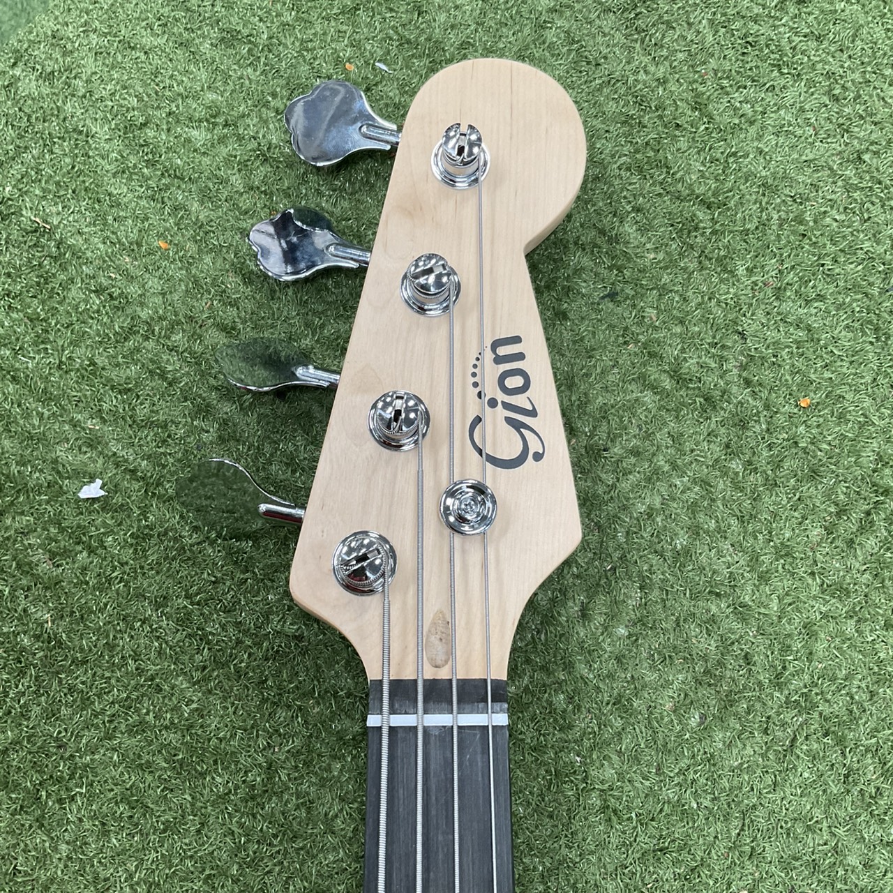 กีต้าร์เบส Gion