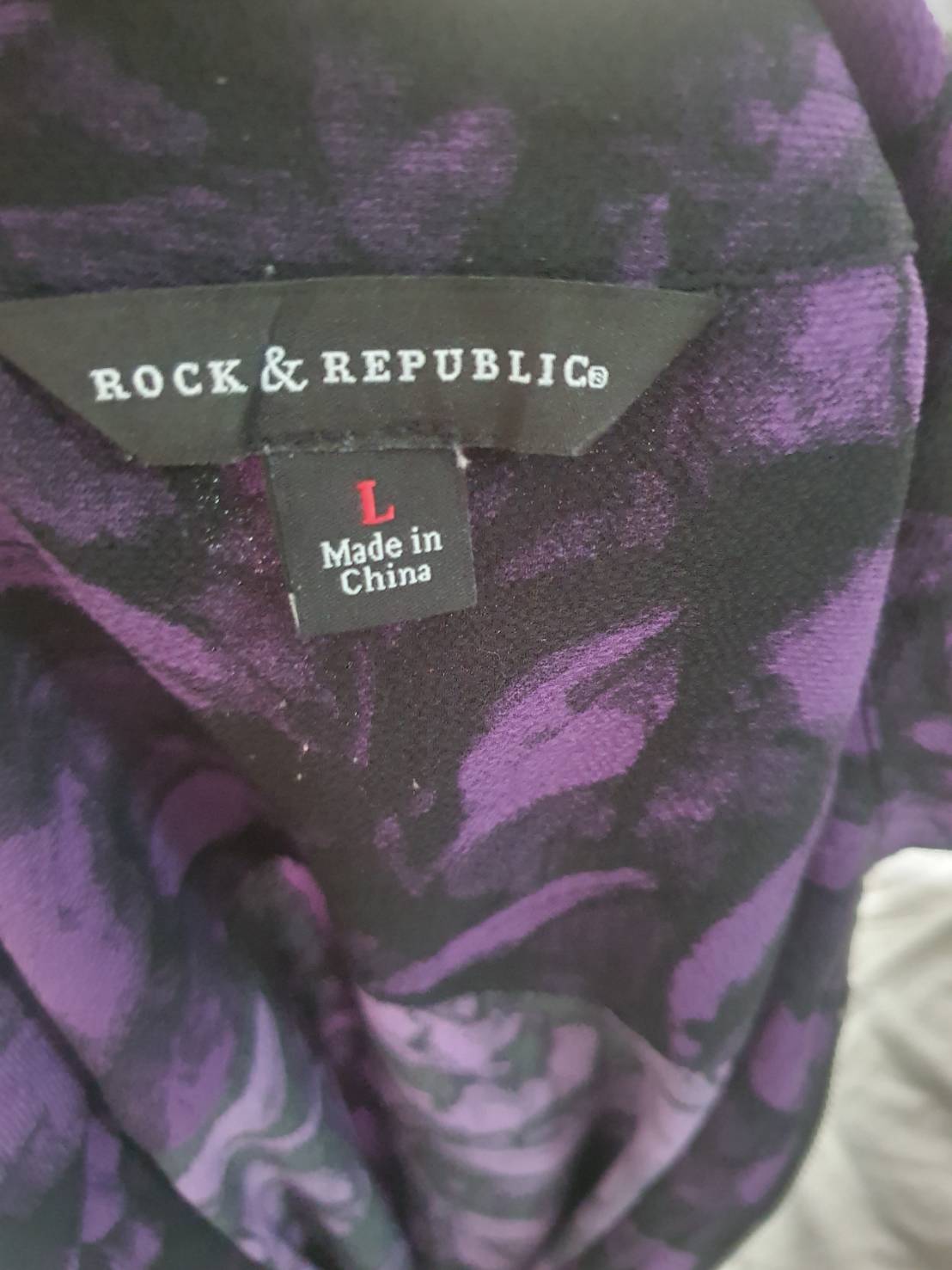 FF06437 เสื้อผ้ามือสอง ชีฟอง สีม่วงเข้ม rock&repulic อก 42 นิ้ว