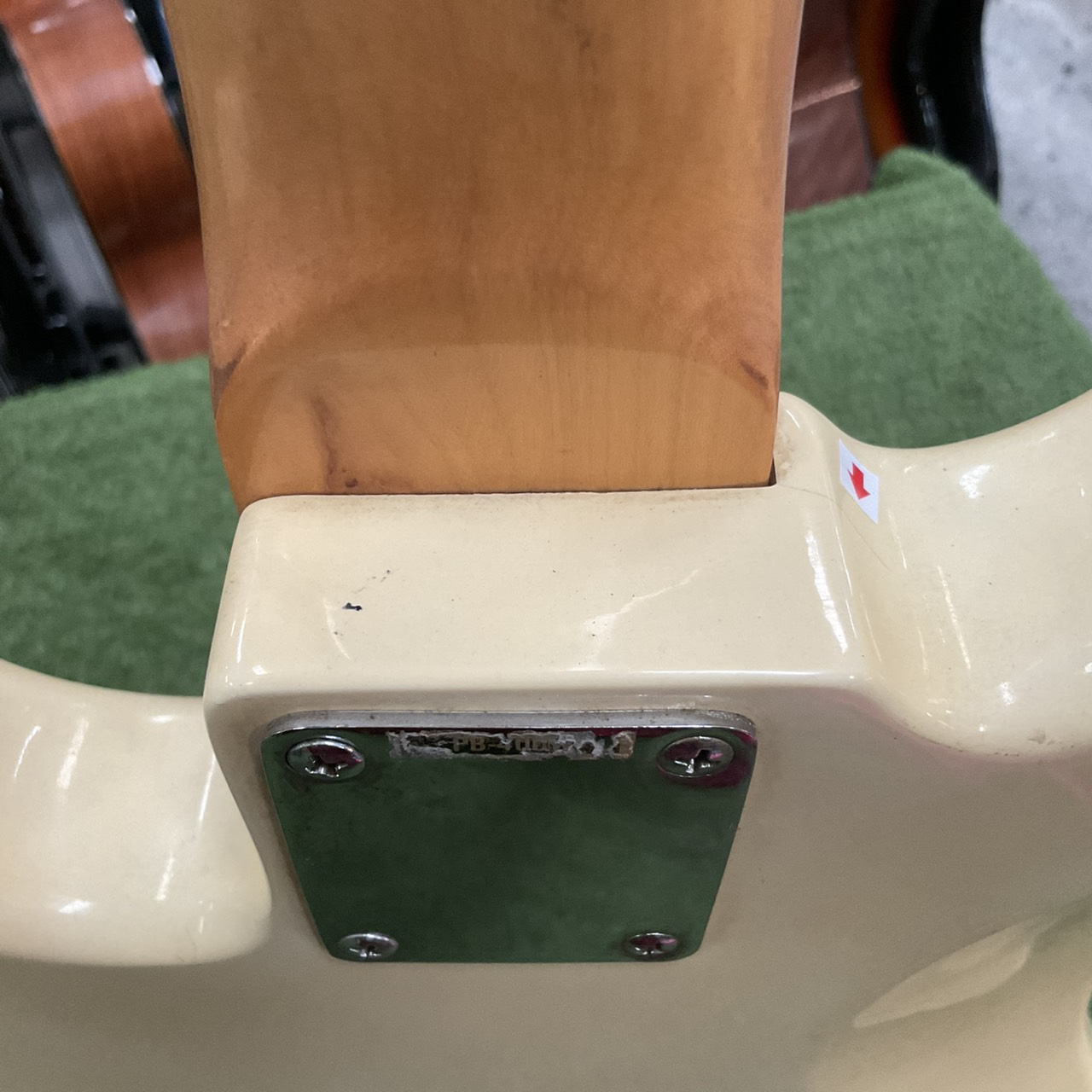 กีต้าร์เบส Birth สินค้าไม่พร้อมใช้งาน (ต้องซ่อม)