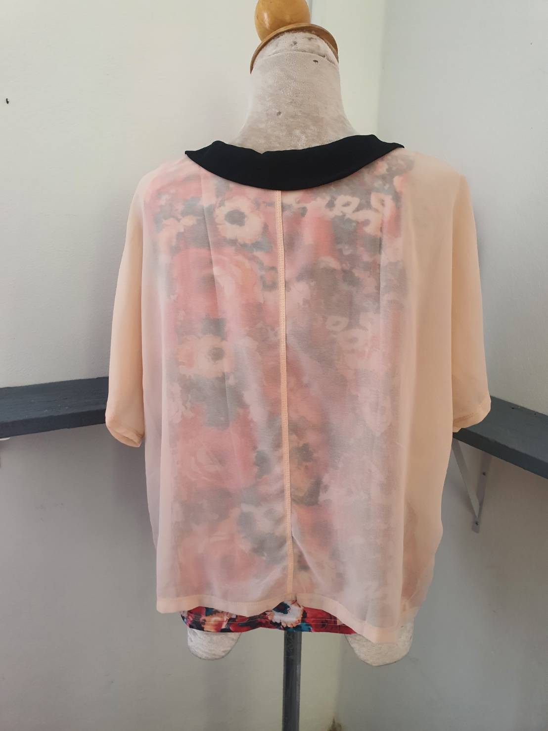 FF05193 เสื้อผ้ามืาสอง สวยๆ อก 33-34 นิ้ว