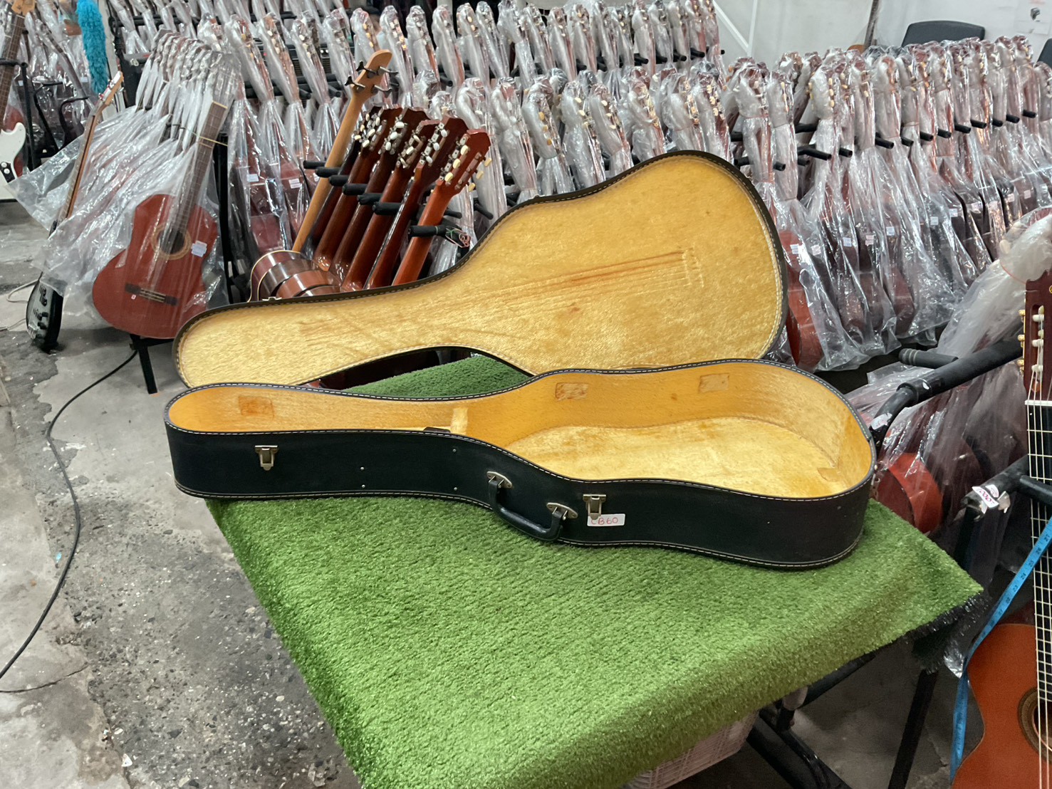 กล่องเคสกีต้าร์คลาสสิค