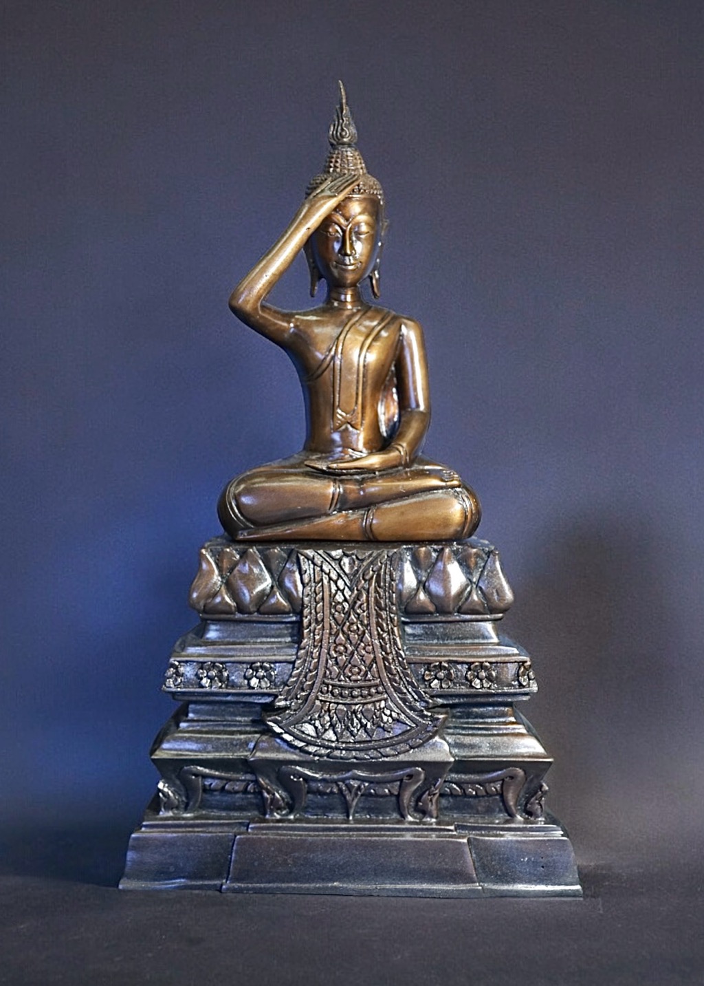 พระปางพระเกศธาตุ (เนื้อทองเหลือง, รมมันปู) Touching Hair Posture Buddha Statue (Brass, Brown Plated). SKU-03101