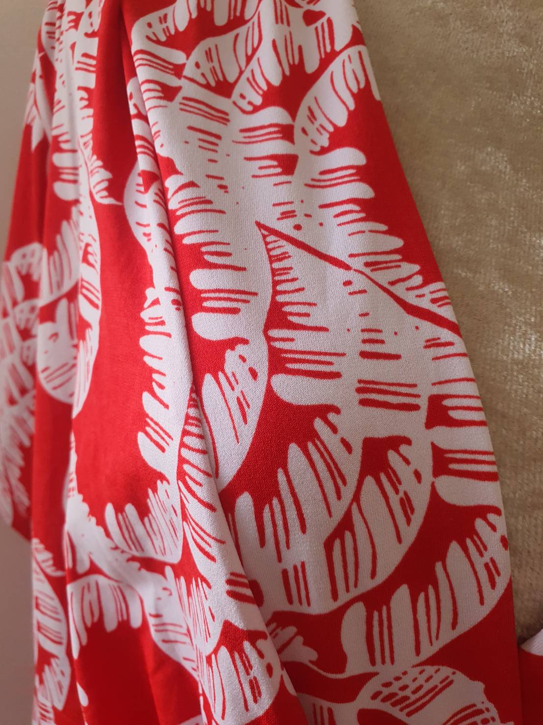 FF06167 เสื้อแฟชั่น สีแดง มือสอง อก 46-50นิ้ว