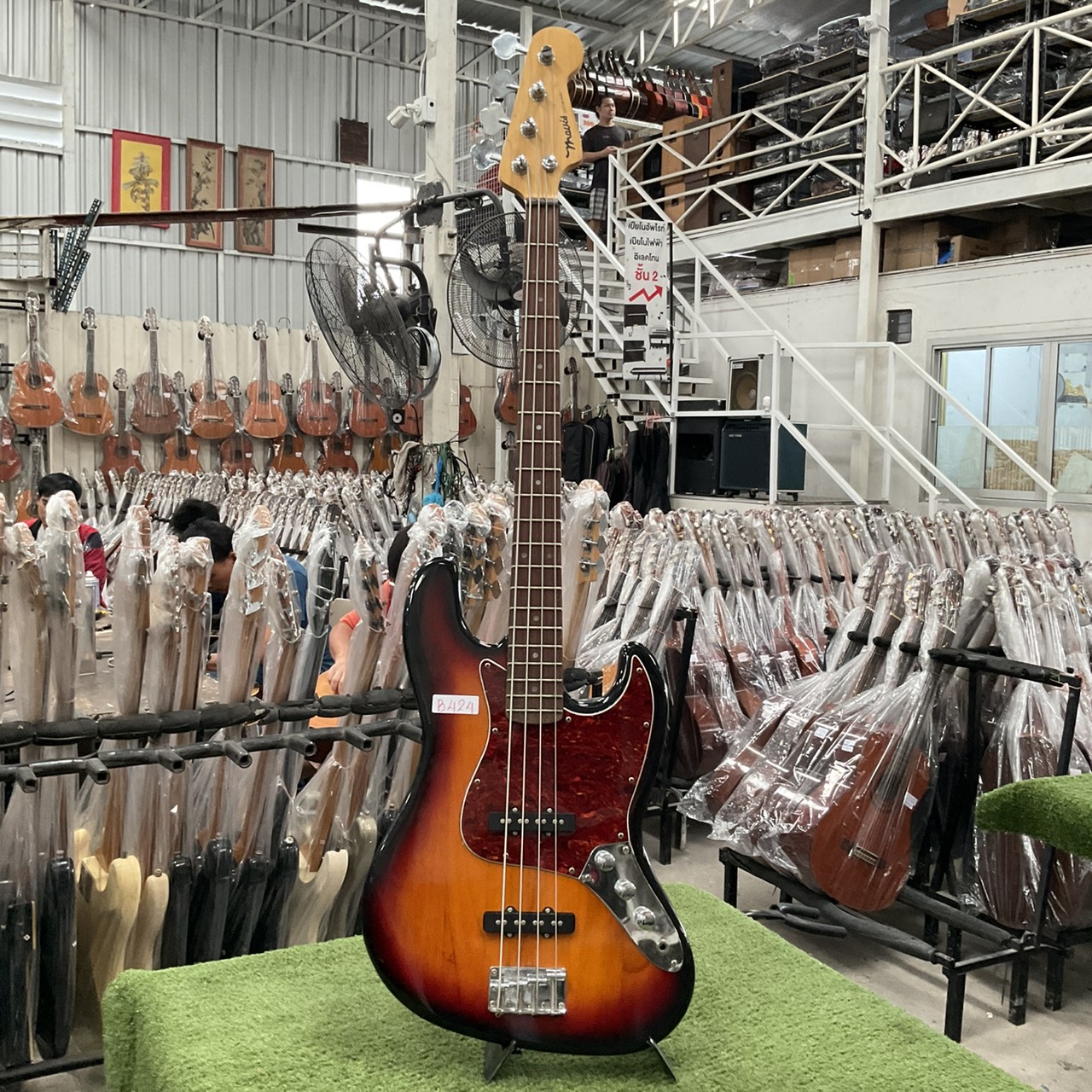 กีต้าร์เบส Mavis