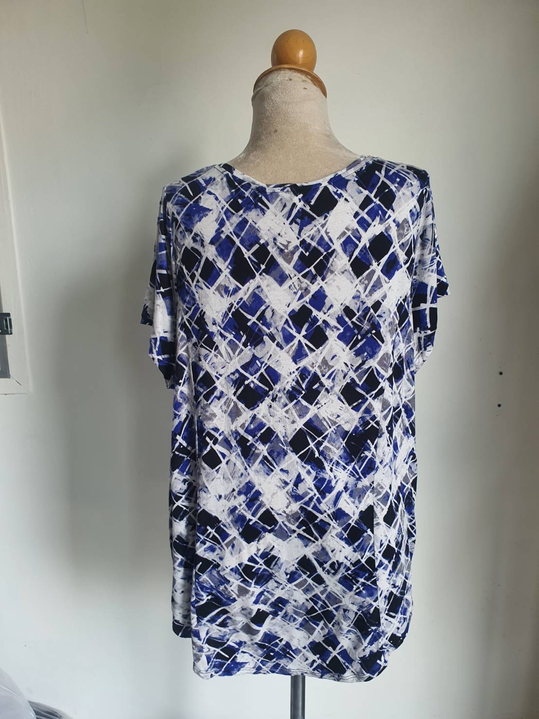 FF05319 เสื้อผ้ามือสอง ลวดลายสวย แบรนด์ SIMPLY VERA VERA WANG อก 44-48 นิ้ว