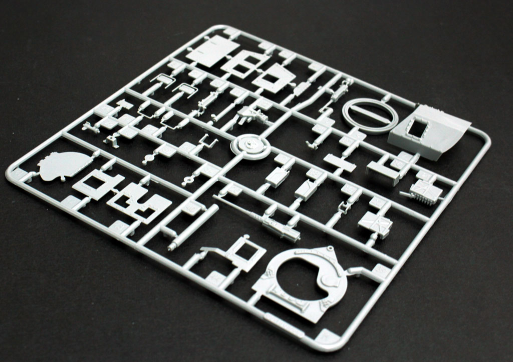 โมเดลรถหุ้มเกราะ Kinetic Model 1/35 KI-K61015 RG-31 MK5 U.S. Army Mine-Protected Armored Personnel Carrier