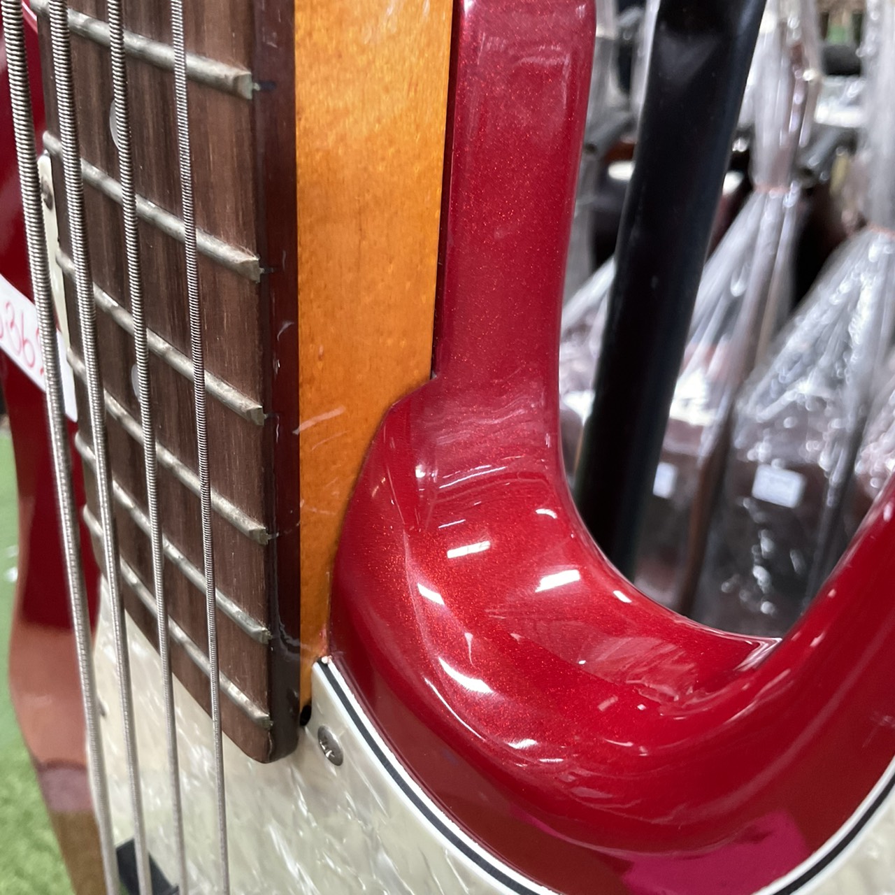 กีต้าร์เบส Legend