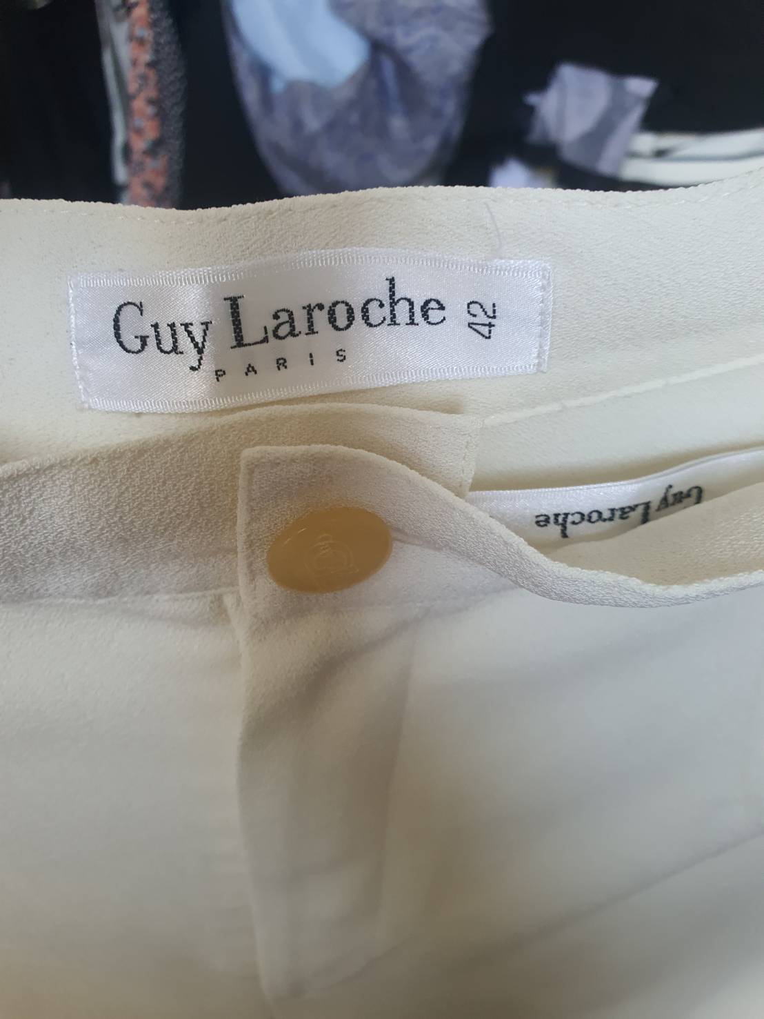 FF06185 ชุดสูทหญิง สีขาวครีม มือสอง แบรนด์ Guy Laroche อก 39 นิ้ว