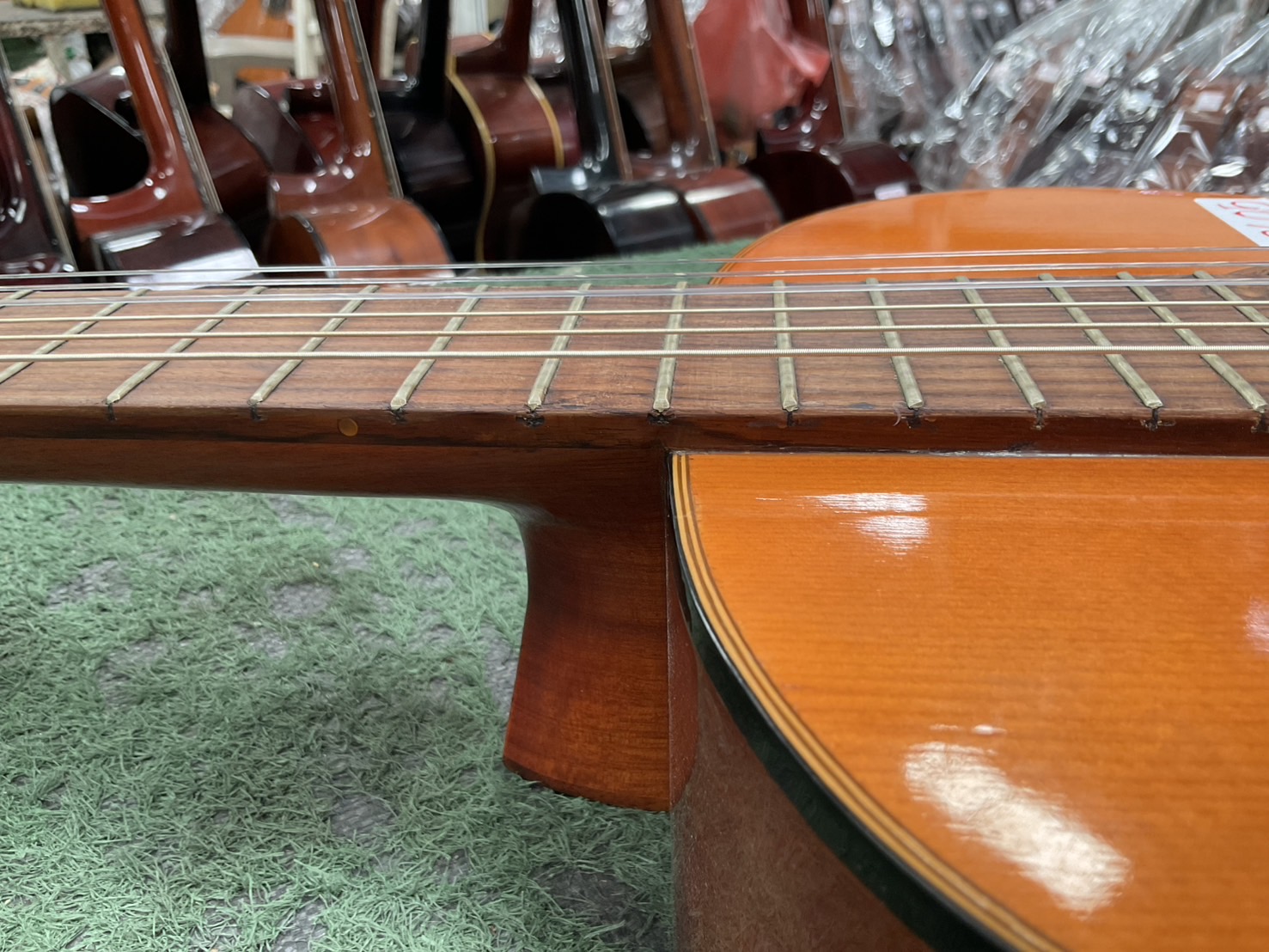 กีต้าร์คลาสสิค ยี่ห้อตามภาพ