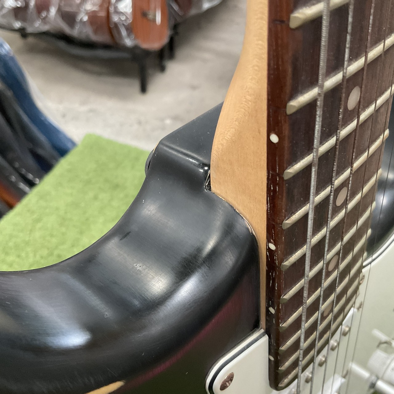 กีต้าร์ไฟฟ้า ยี่ห้อตามภาพ