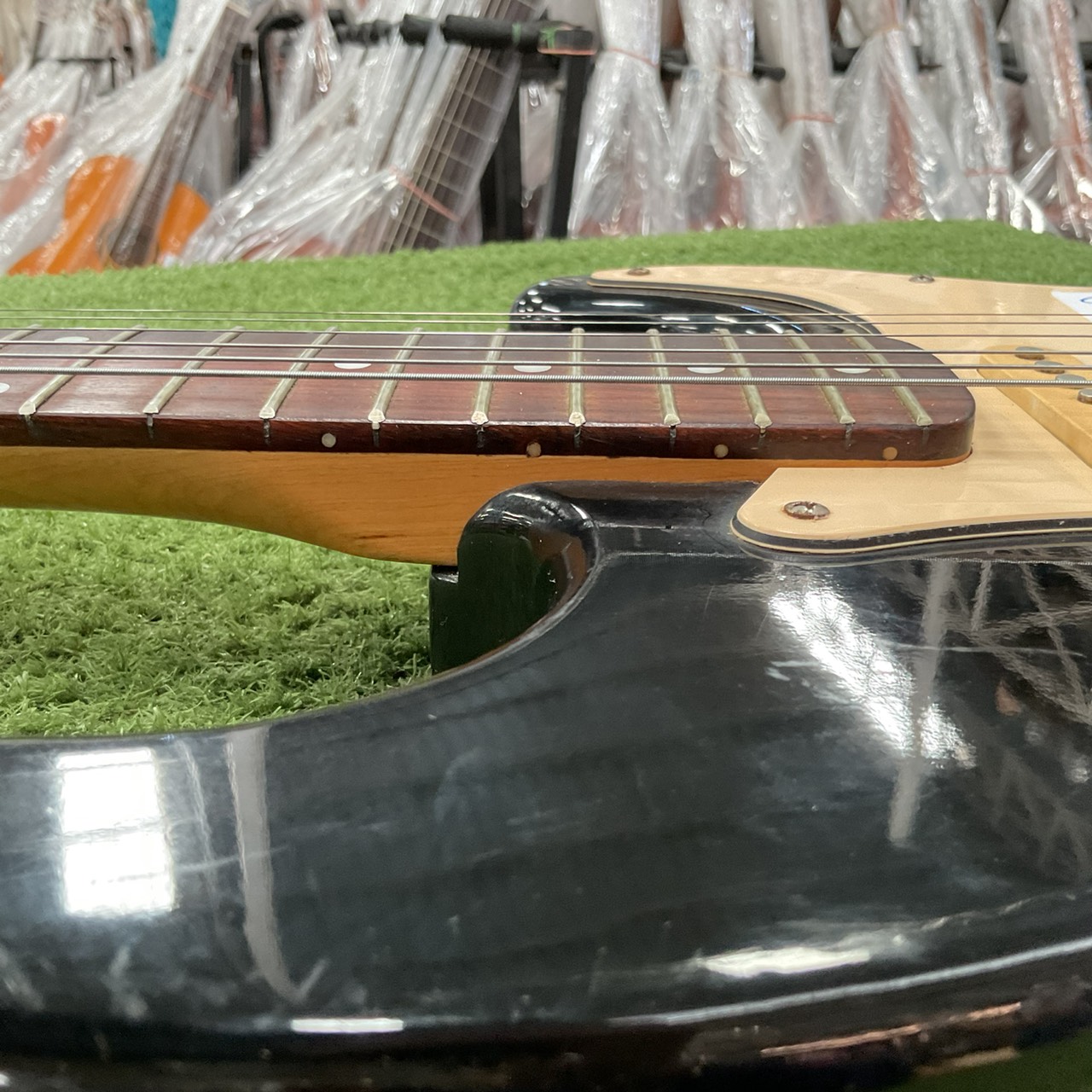 กีต้าร์ไฟฟ้า Maison