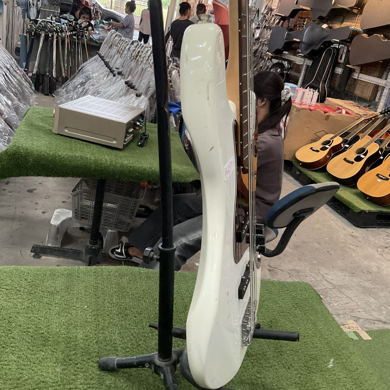 กีต้าร์เบส Mavis