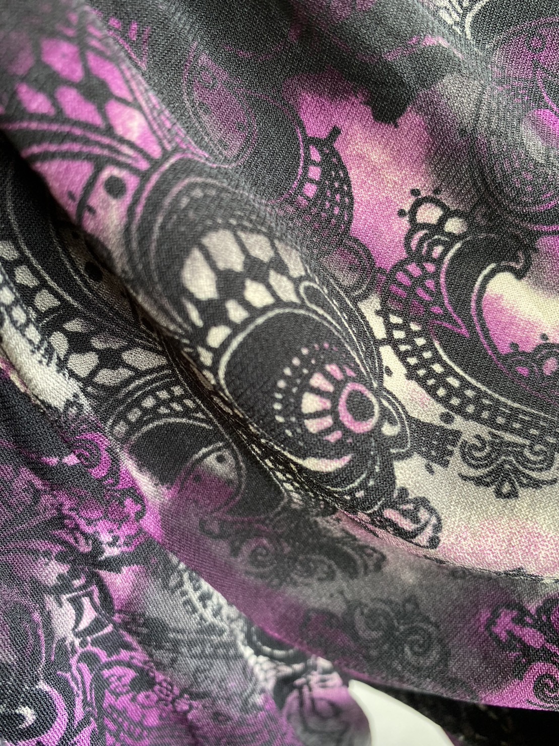 FF04525 เสื้อผ้ามือสอง สีม่วงลายดำ แบรนด์ PERSEPTION อก 46-50 นิ้ว