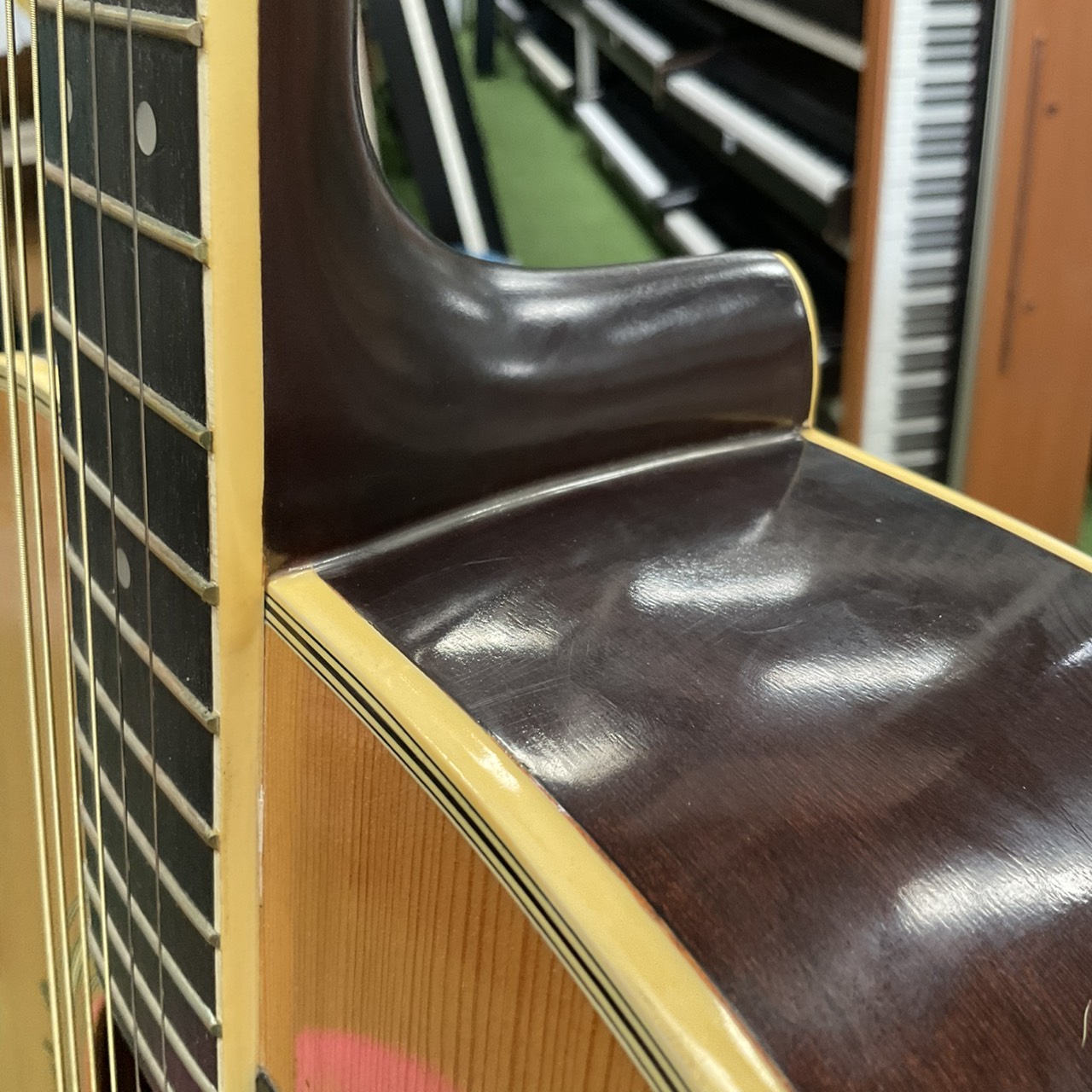 กีต้าร์โปร่งไฟฟ้า YAMAHA : FG-201B